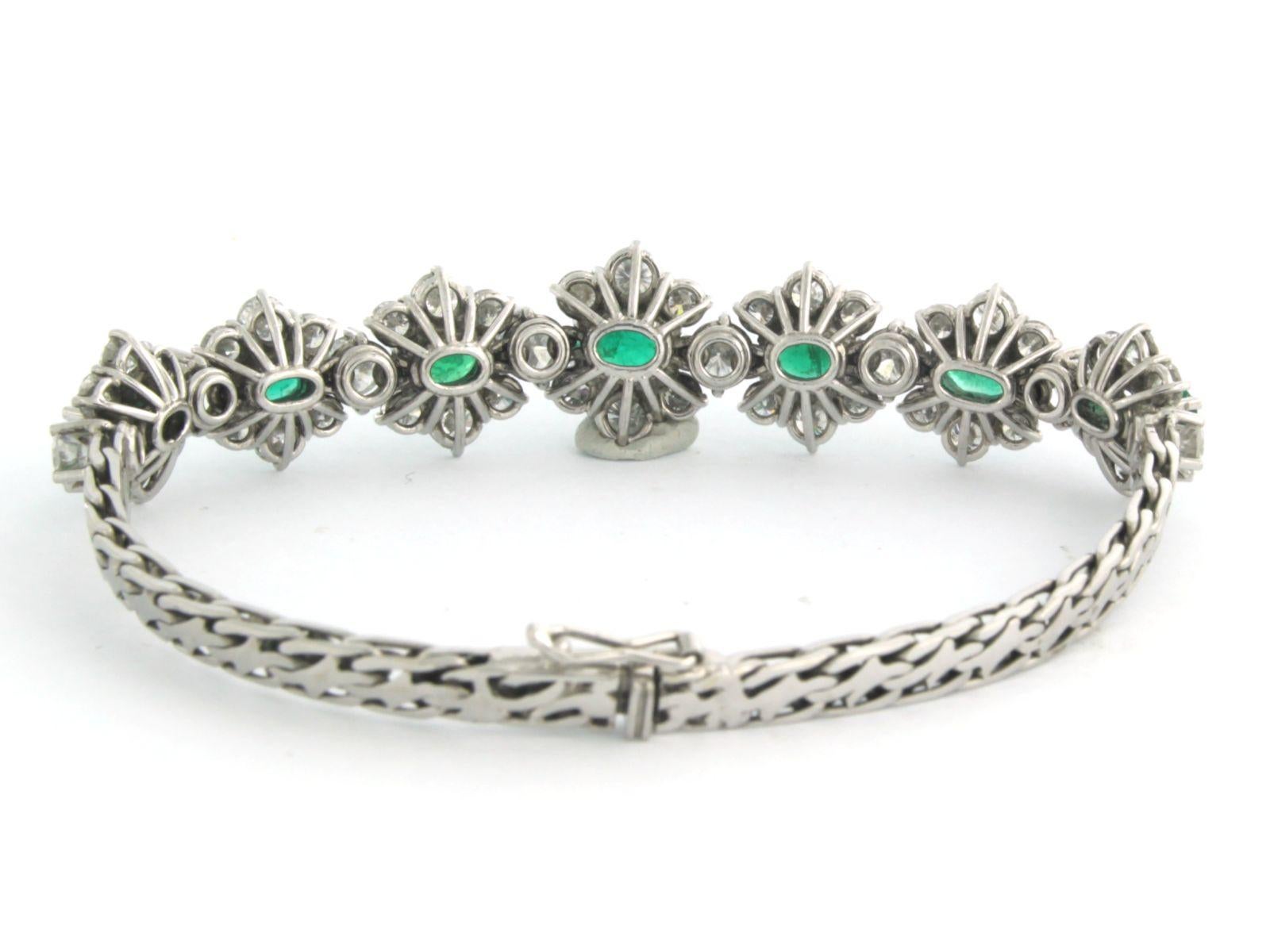 Women's Bracelet set with emerald and brilliant cut diamonds up to 6.00ct 18k white gold For Sale