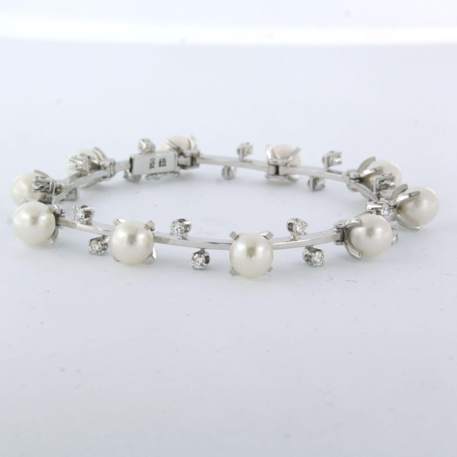 Modern Bracelet set with pearl and diamonds 18k white gold For Sale