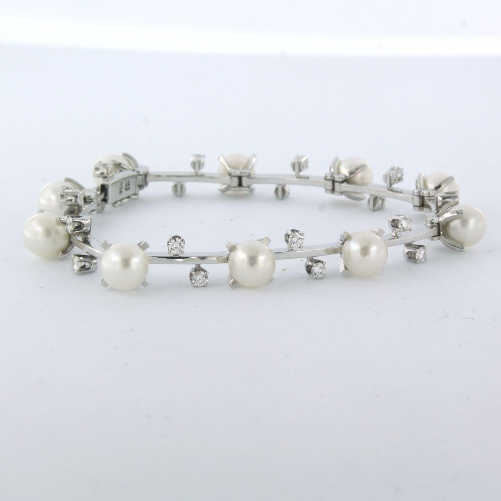 Brilliant Cut Bracelet set with pearl and diamonds 18k white gold For Sale