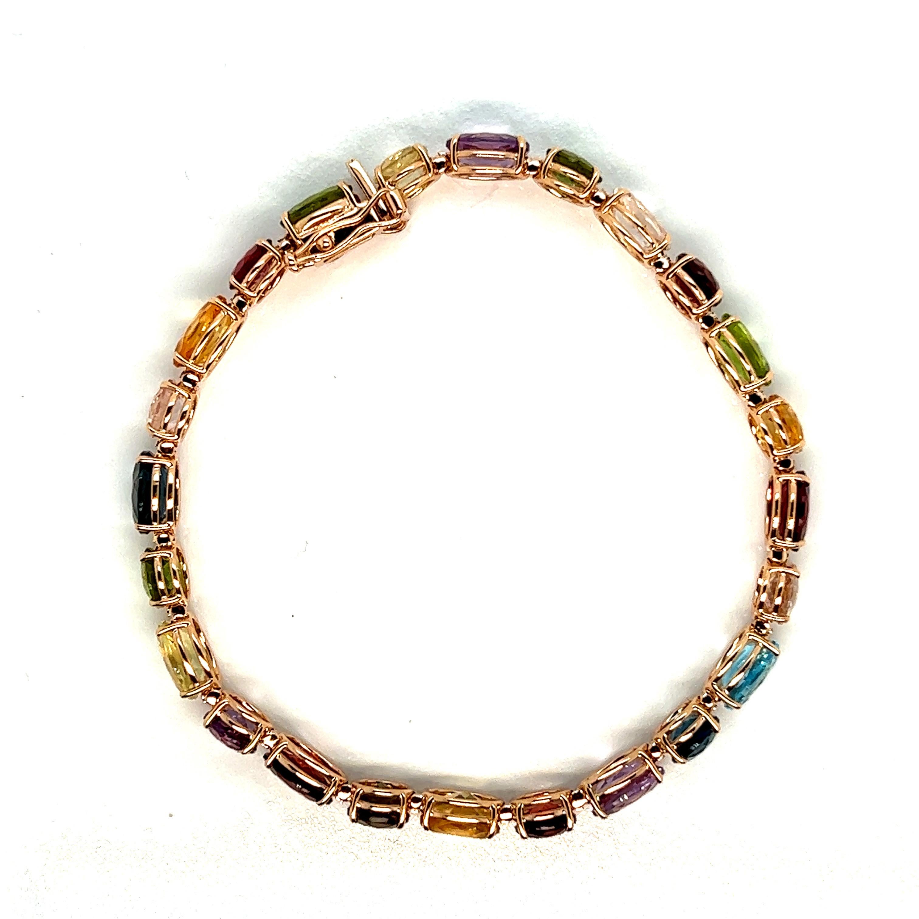 Armband aus 18 Karat Roségold mit weichen, mehrfarbigen Halbedelsteinen (Carréschliff) im Angebot
