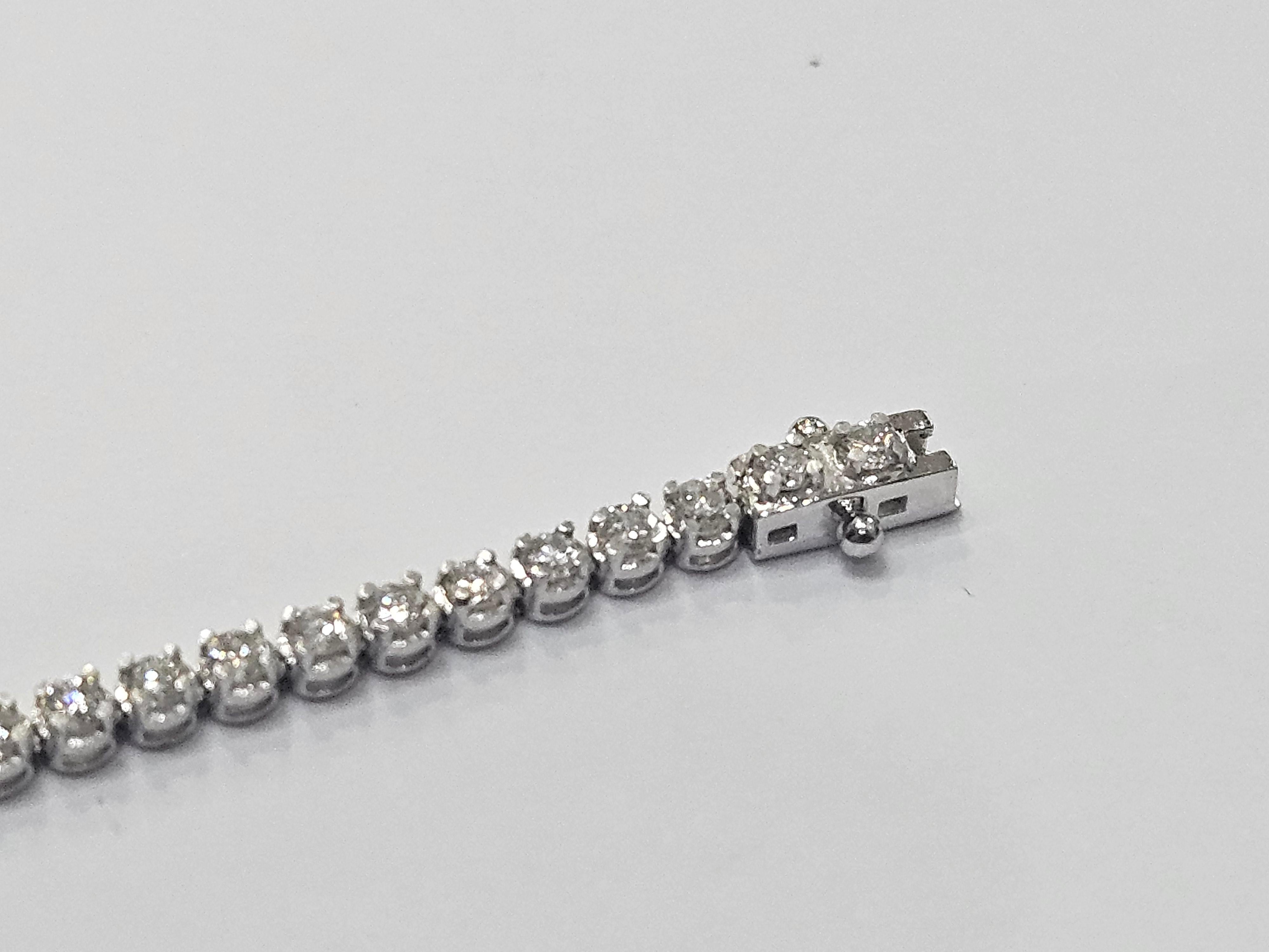 Pulsera Tenis Diamante 2,46 qt. Engastado en oro blanco de 18 quilates torneado en venta 2