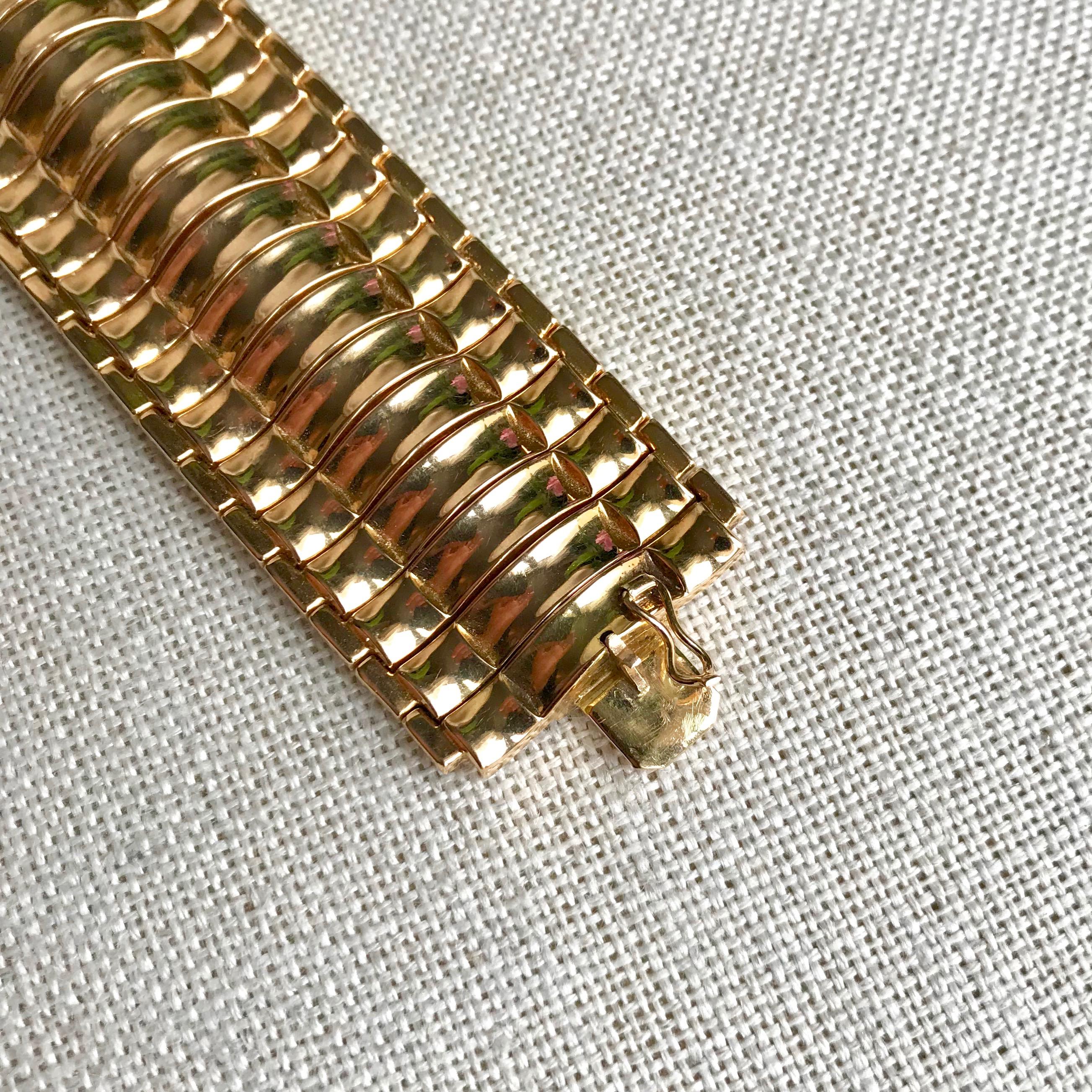 Bracelet Vintage 1960s in 18 Carat Yellow Gold Wavy Mesh For Sale 6