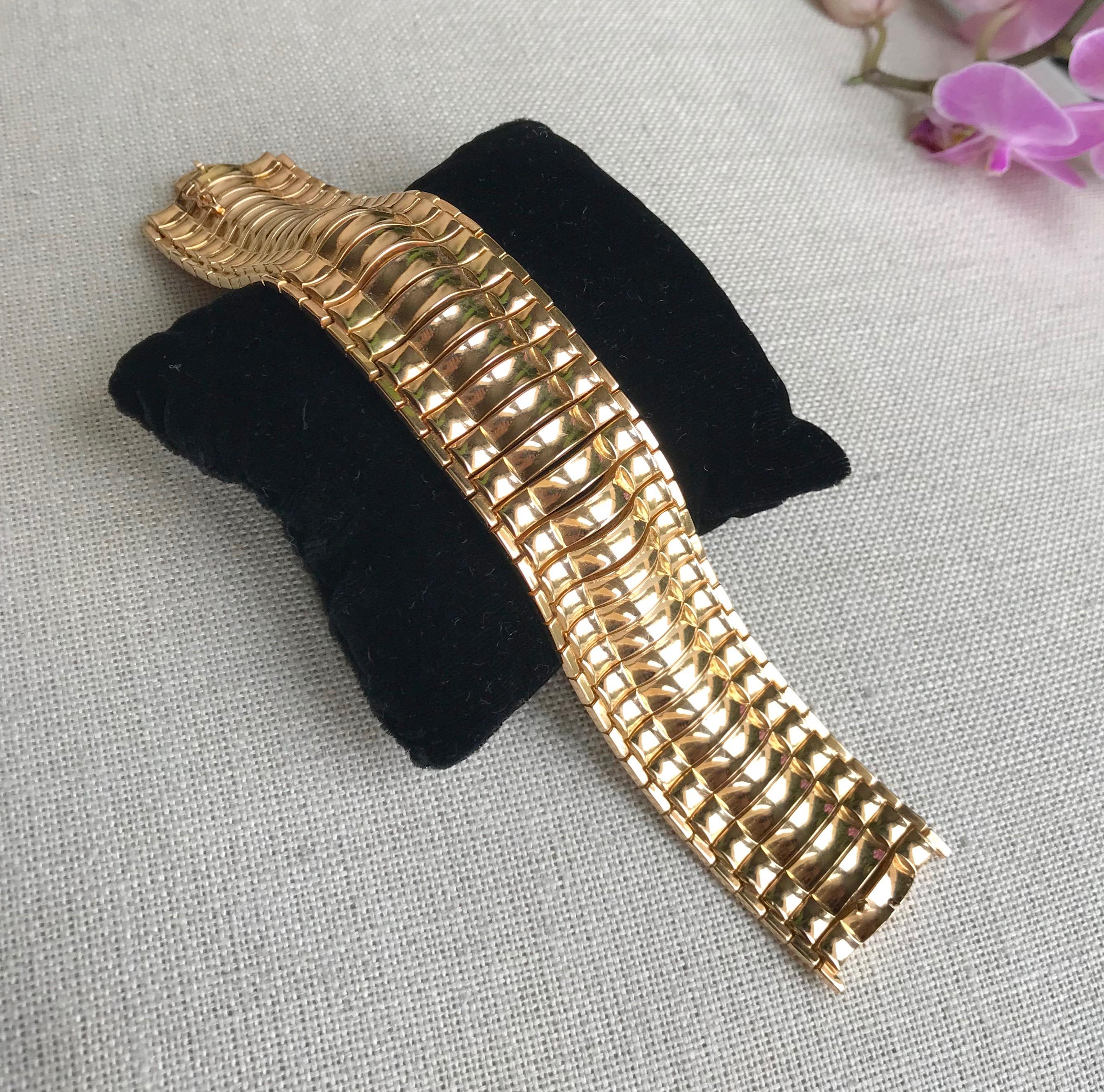Bracelet Vintage 1960s in 18 Carat Yellow Gold Wavy Mesh For Sale 3