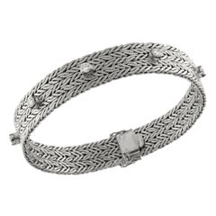 Armband aus 18 Karat Weißgold mit matter Oberfläche und Diamanten