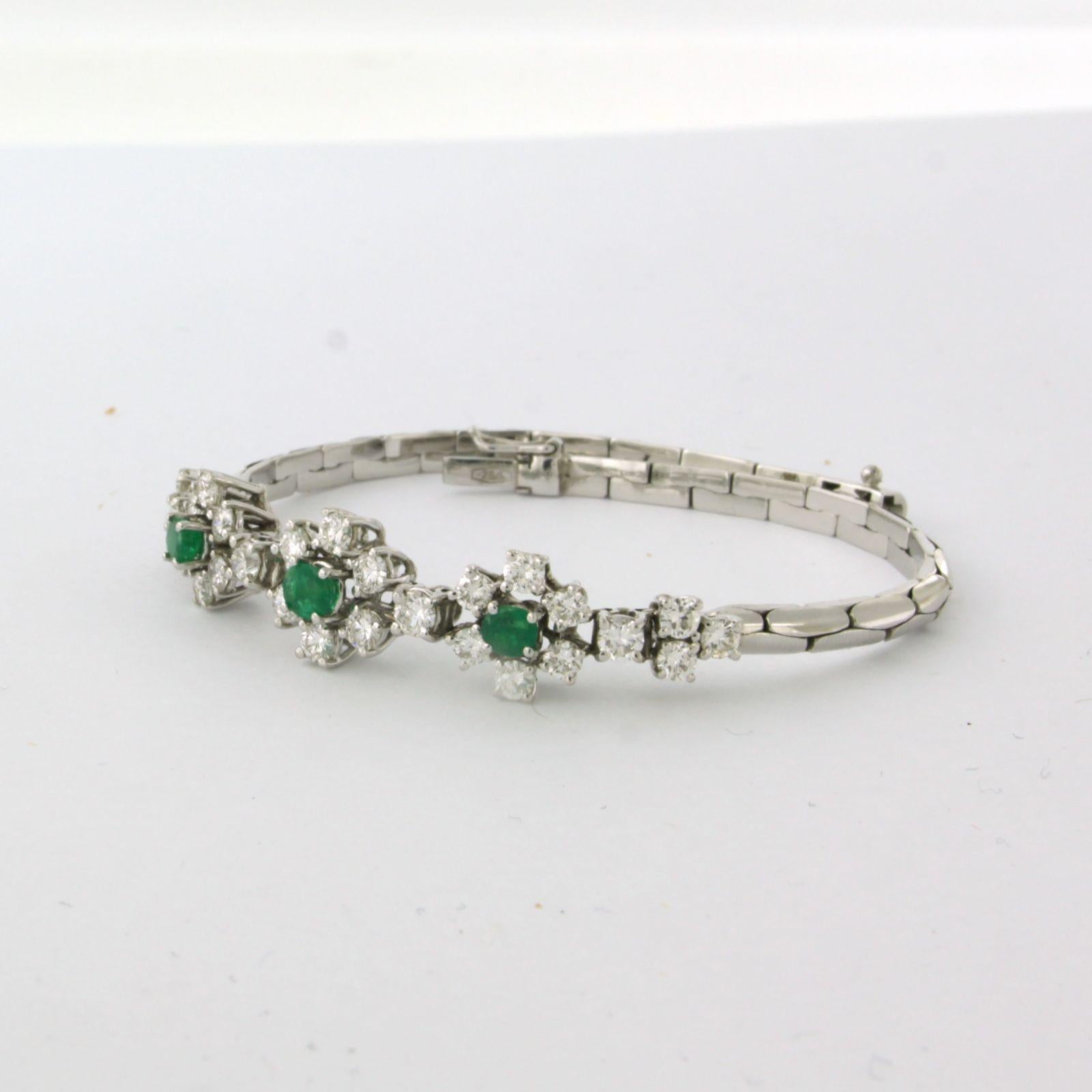De las mujeres Pulsera con esmeralda y diamantes talla brillante hasta 2,50ct Oro blanco de 18k en venta