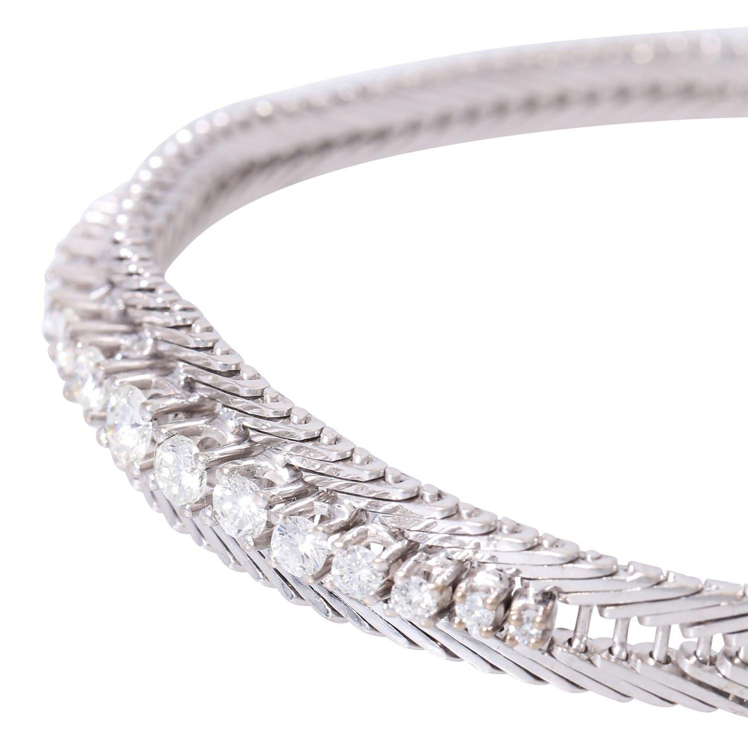 Brilliant Cut Bracelet with 15 Brilliant-Cut Diamonds Total Approx. 0.95 Ct For Sale