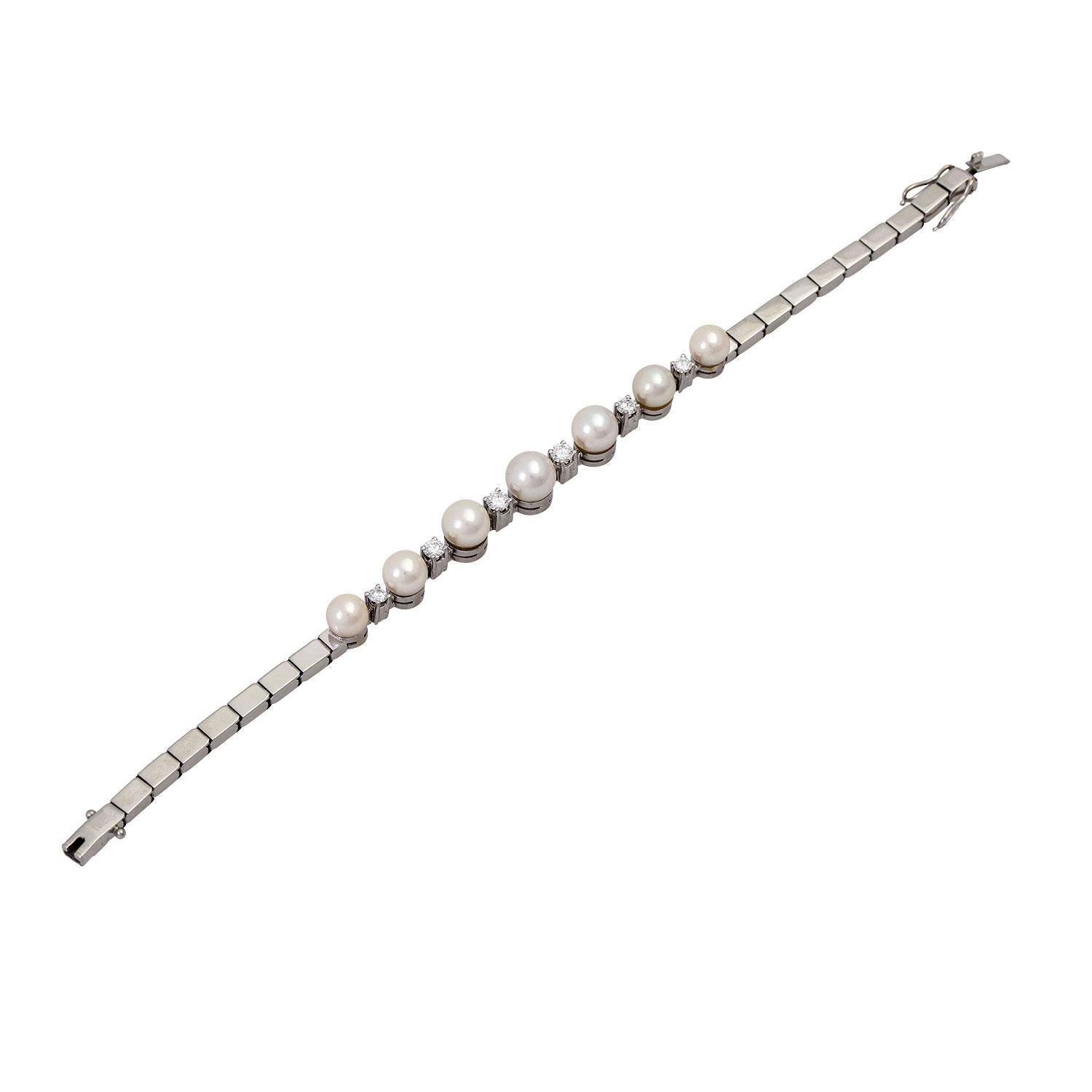 Uncut Bracelet with 7 cultured pearls For Sale