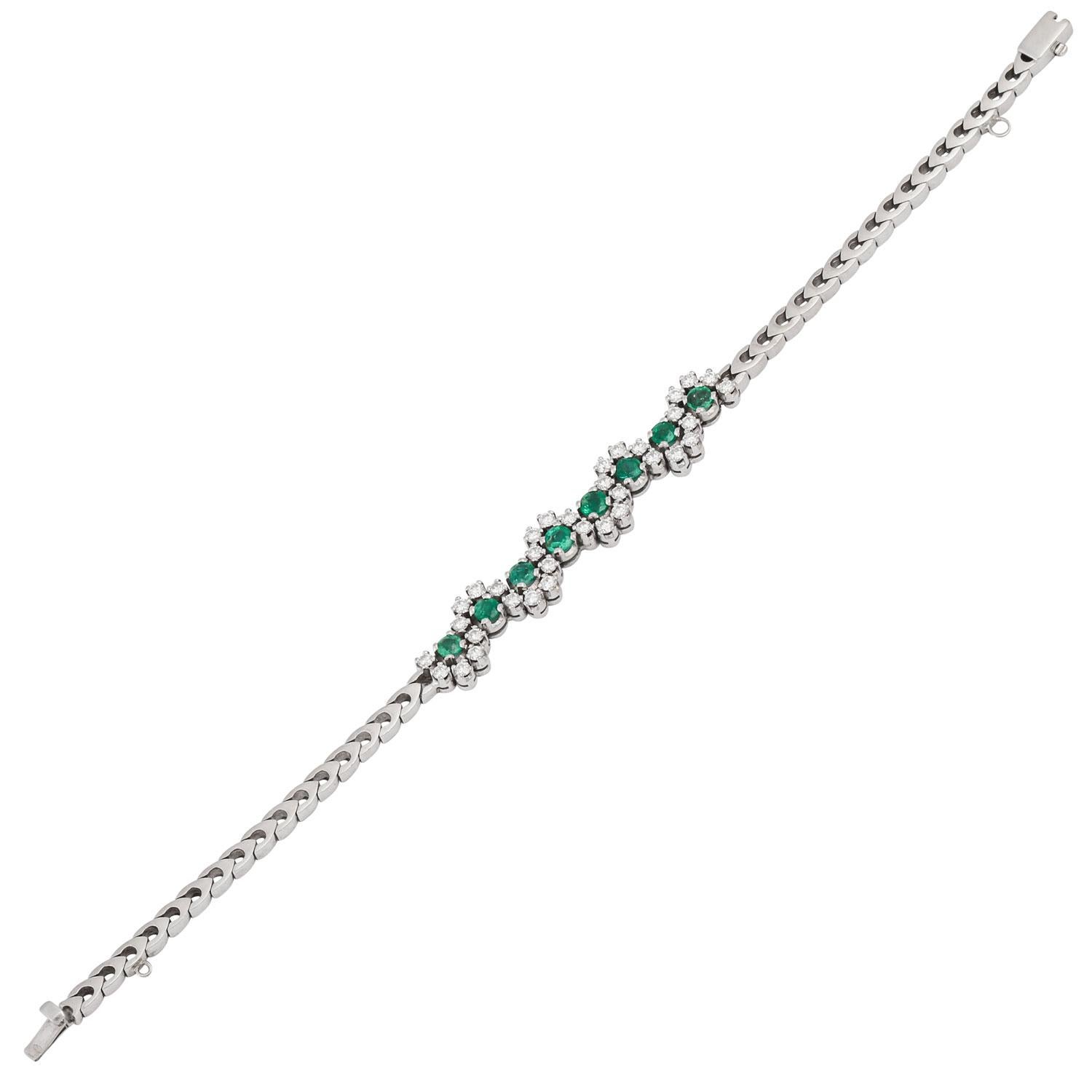 Bracelet with 8 Emeralds Total Approx. 1.09 Ct and Brilliant-Cut Diamonds Total In Fair Condition For Sale In Stuttgart, BW