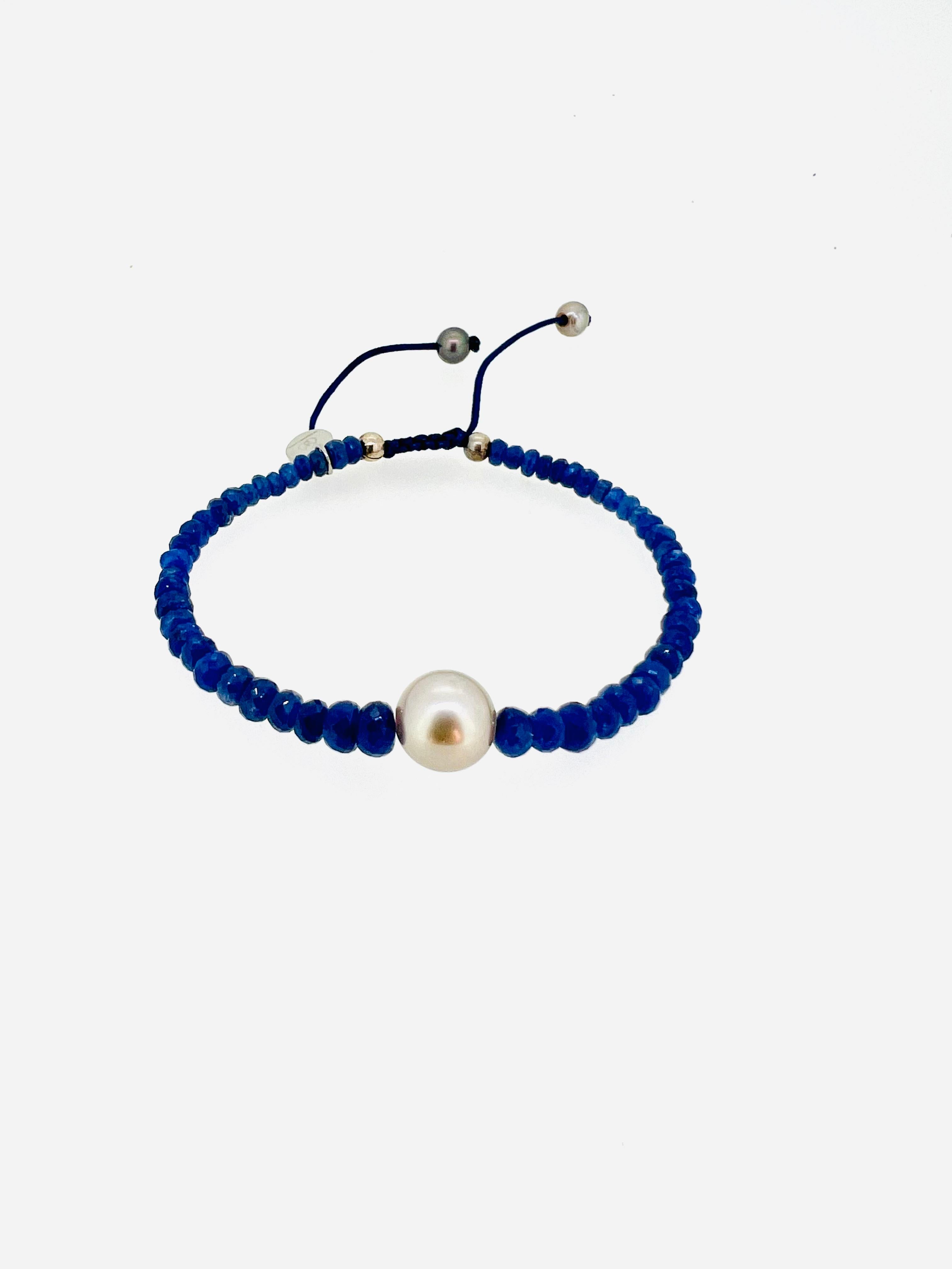 Bracciale con zaffiri naturali da 18 carati circa e perla di Tahiti In condizioni Nuovo in vendita a Boostedt, SH