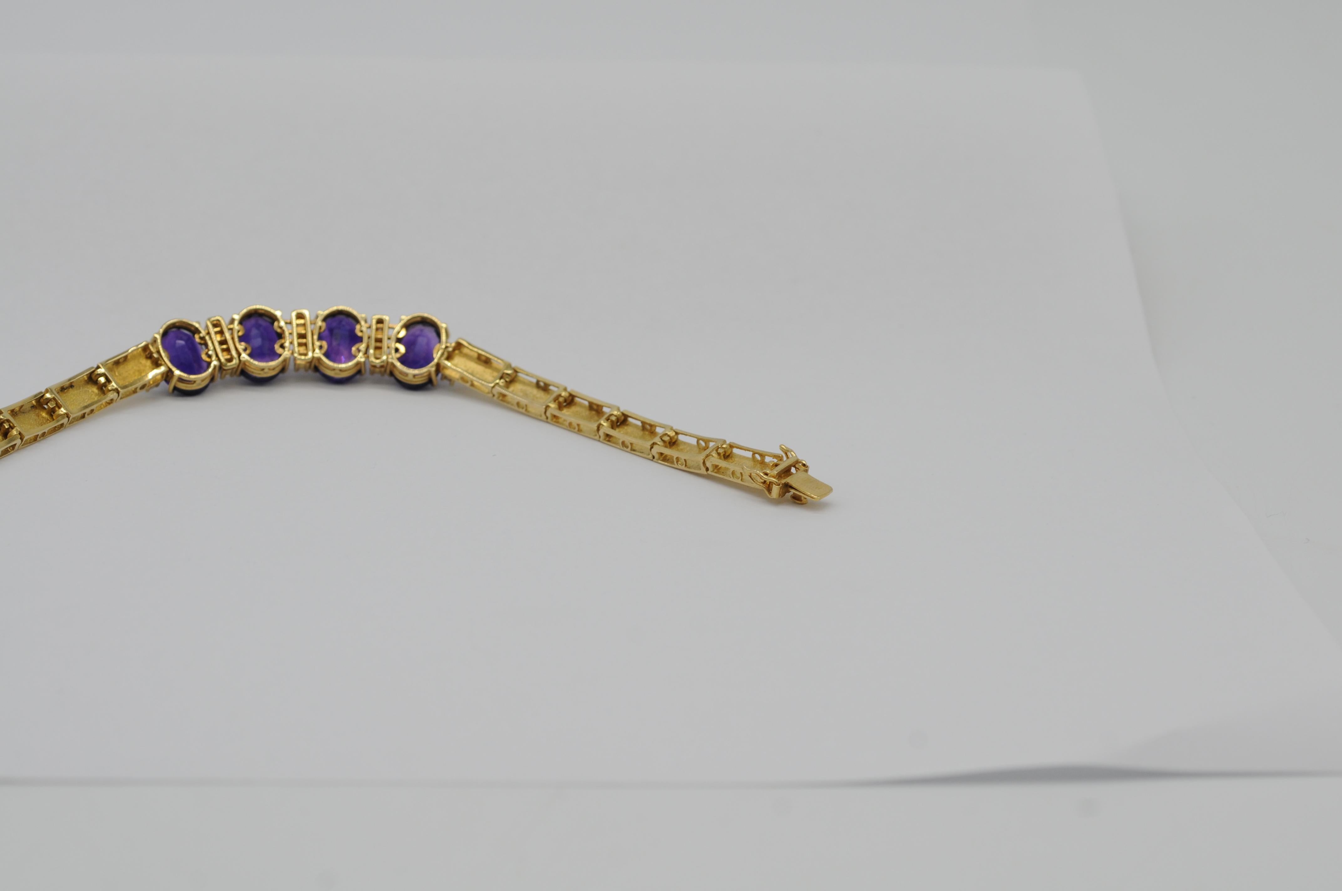 Bracelet en or 18 carats avec améthystes et diamants en vente 13