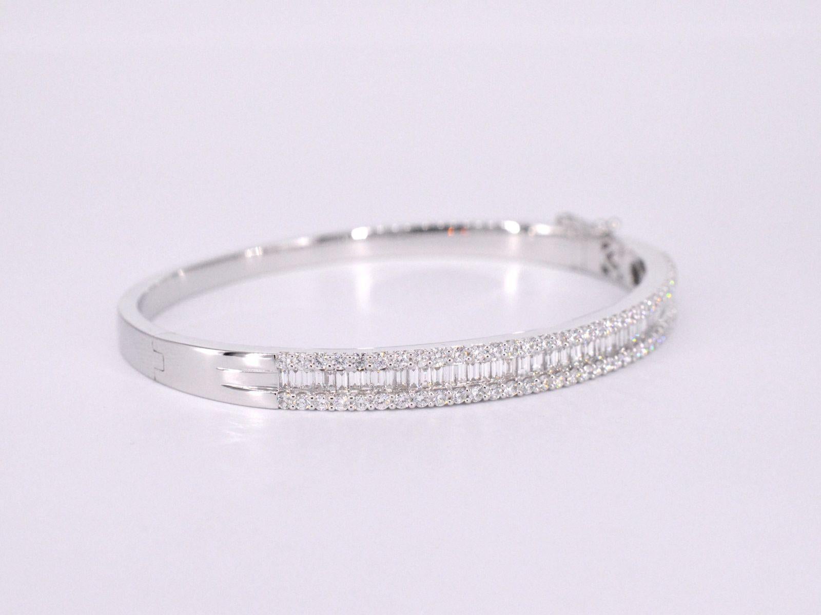 Taille baguette Bracelet avec diamants baguettes et diamants brillants en vente
