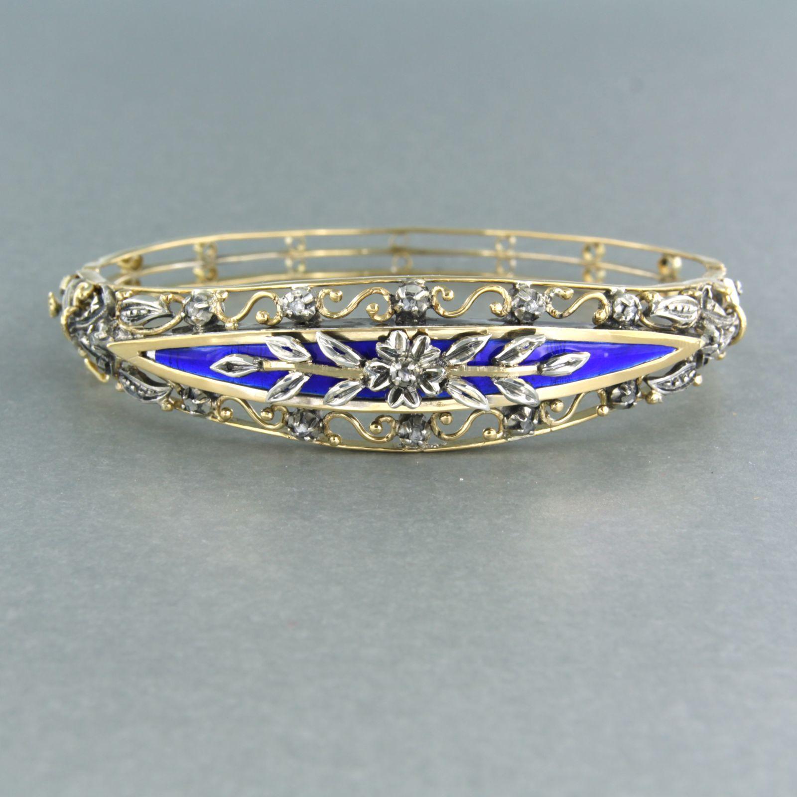 Bracelet en or jaune 18k avec décorations en argent et orné d'émail bleu serti de diamants roses sertis sur argent - dimensions intérieures 5,9 cm x 4,9 cm

description détaillée :

la taille intérieure du bracelet est de 5,9 cm sur 4,9 cm de