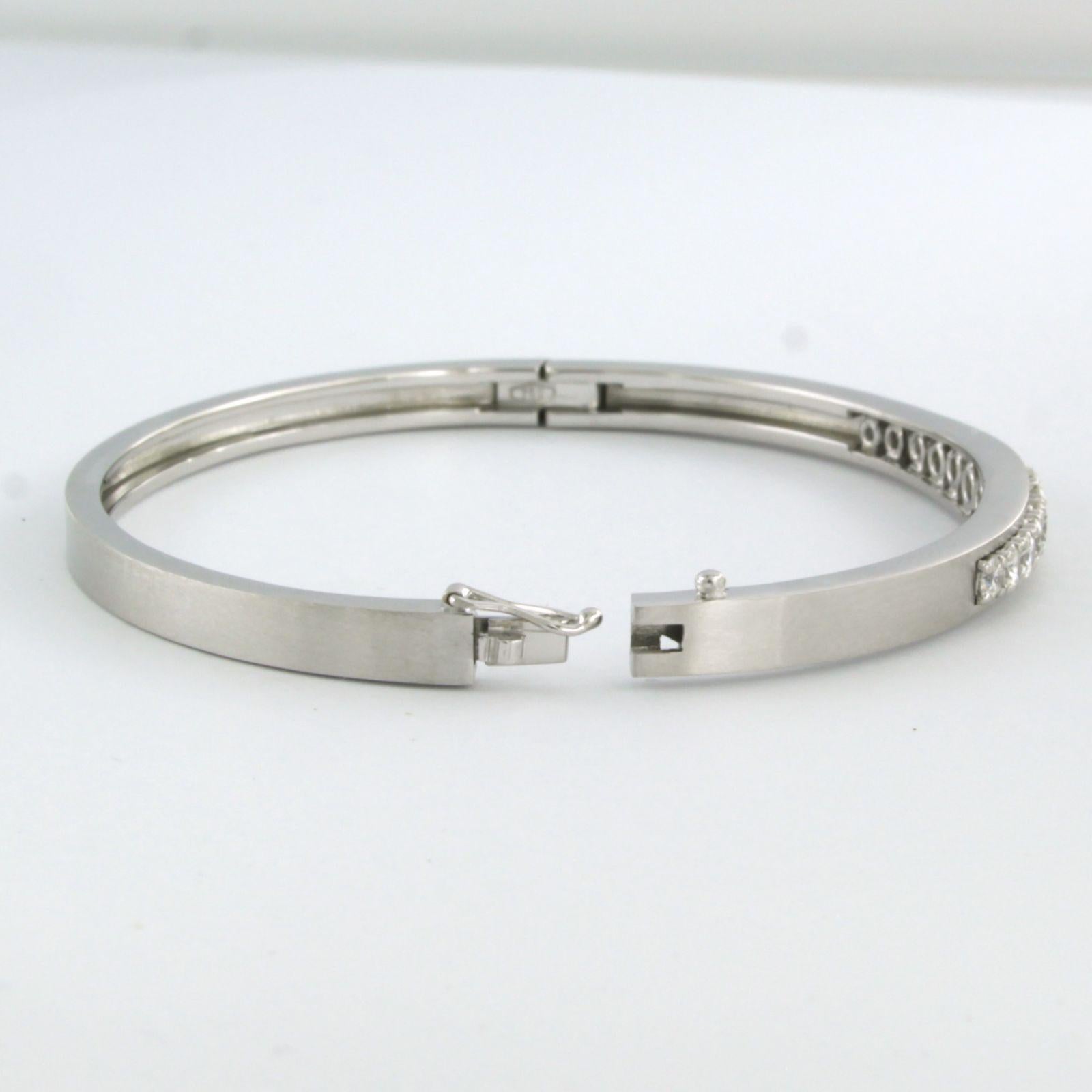 Moderne Bracelet avec diamants de taille brillant Up & Up Up 1.50ct Or blanc 18k en vente