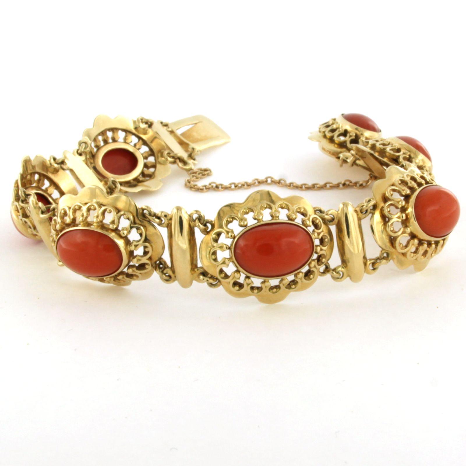 14k yellow gold bracelet set with coral - 18 cm

detailed description:

The bracelet is approximately 18 cm long and 1.6 cm wide

Total weight 21.8 grams

Set with

- 7 x 1.2 cm 8.0 mm oval cabochon cut coral

color: red
purity: n/a
Gemstones are