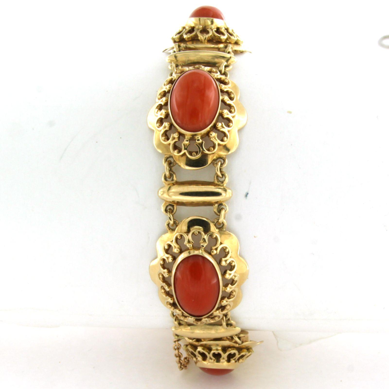 Women's Bracelet with coral 21.8 grams 14k yellow gold 18 cm long For Sale