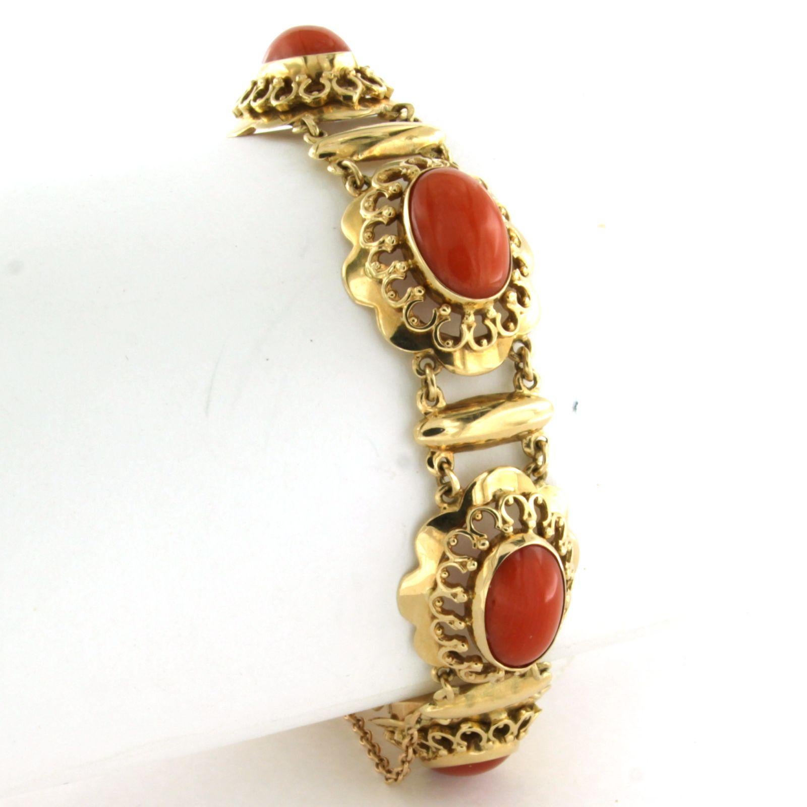 Bracelet with coral 21.8 grams 14k yellow gold 18 cm long For Sale 1