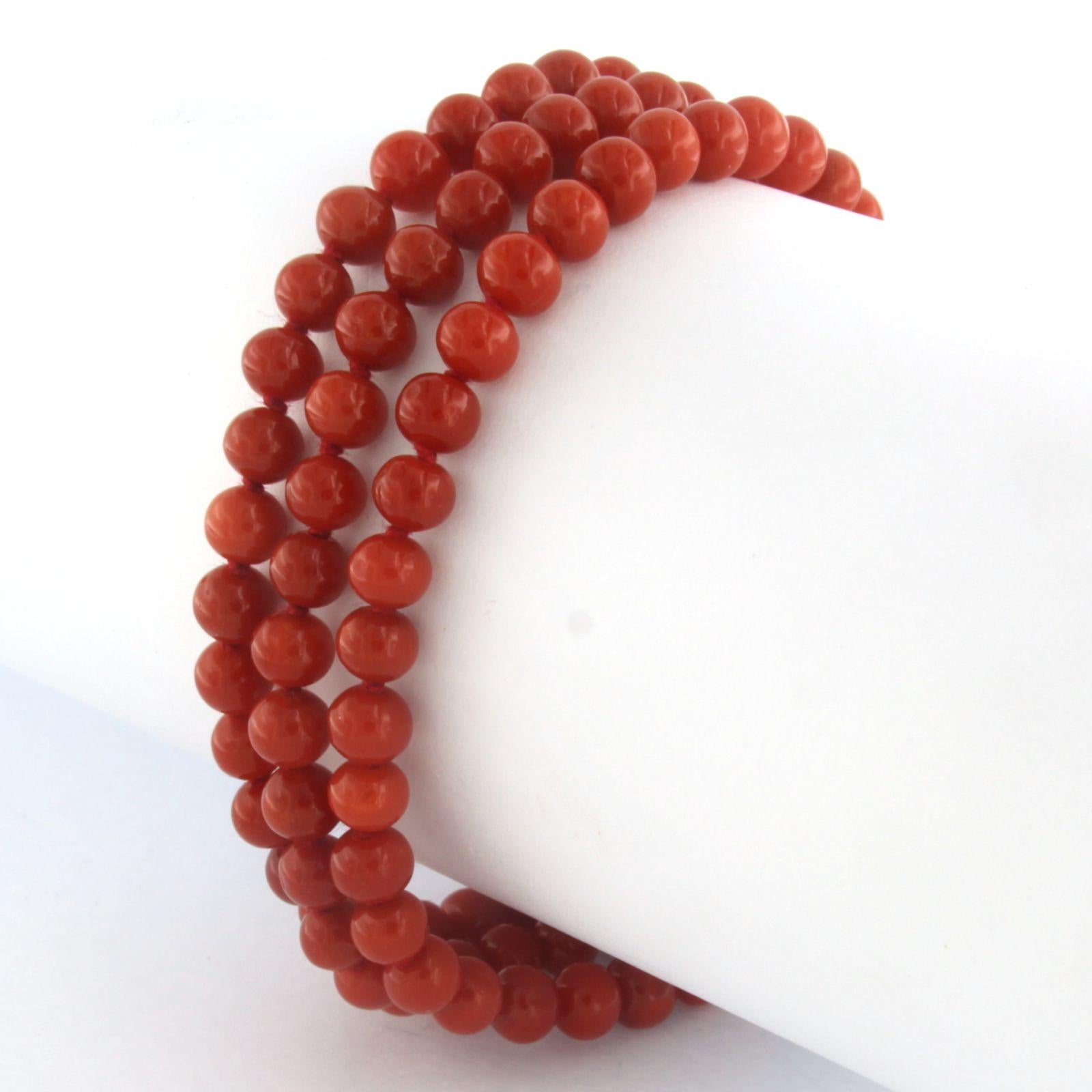 Women's Bracelet with coral beads 14k yellow gold clasp 22.9 grams For Sale