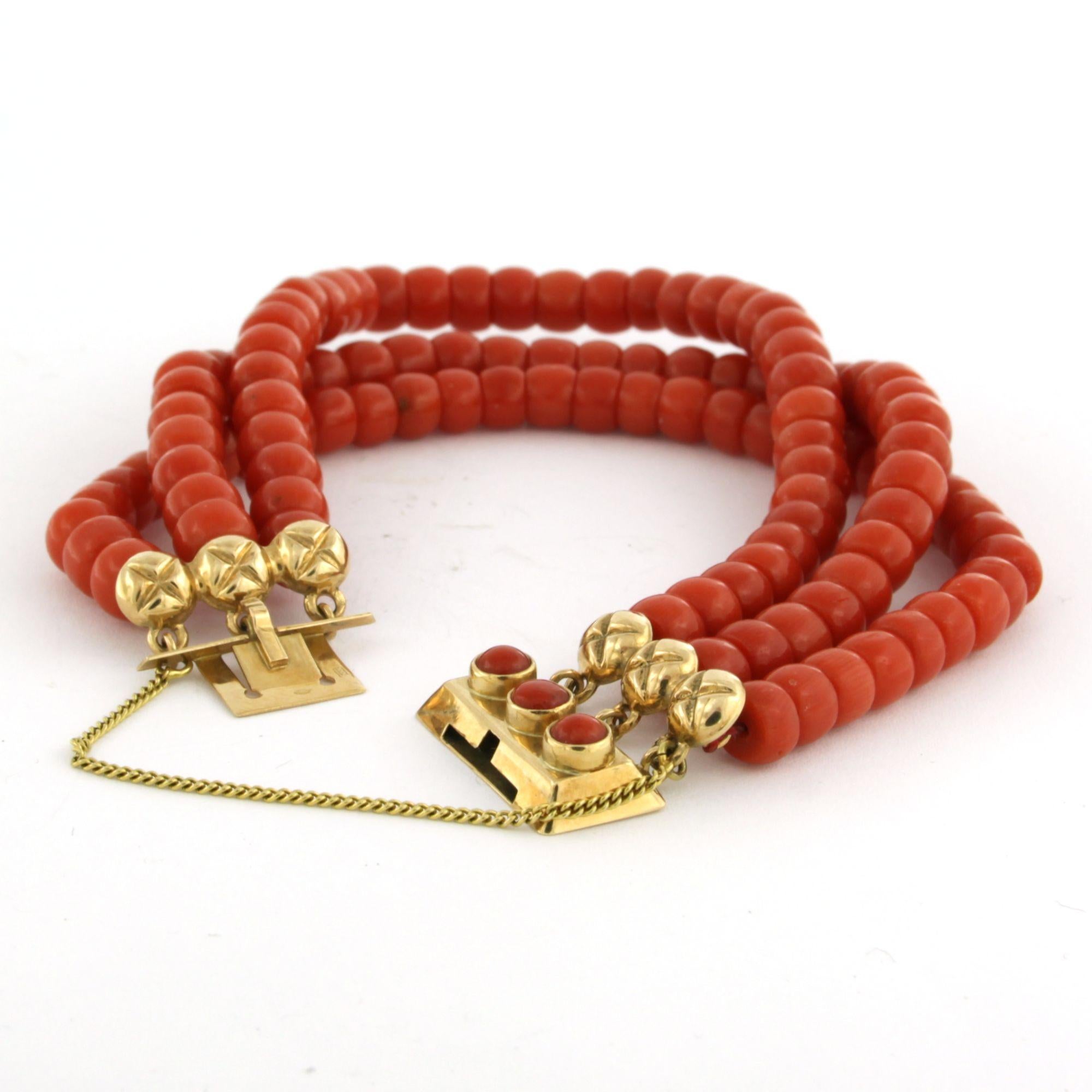 Bracelet de perles de corail sur or jaune 14k 24,3 grammes Excellent état - En vente à The Hague, ZH