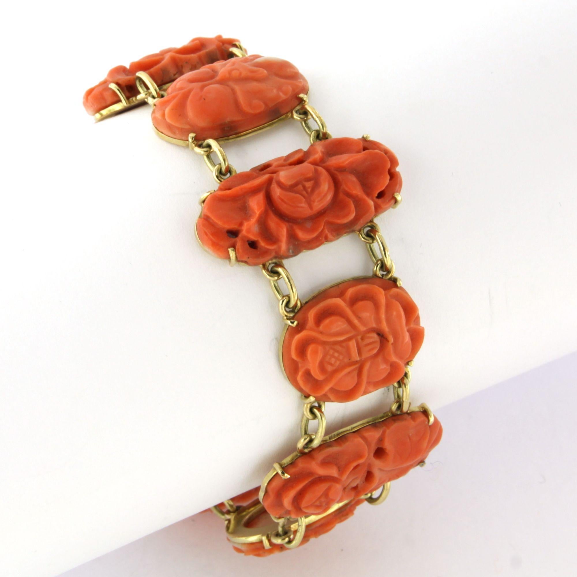 Bracelet en or 14k avec sculptures de fleurs en corail - 19,5 cm de long

Description détaillée

Le bracelet mesure 19,5 cm de long et sa largeur maximale est de 2,8 cm.

Poids total : 42.9 grammes

Set avec :

- 11 x sculptures de fleurs de