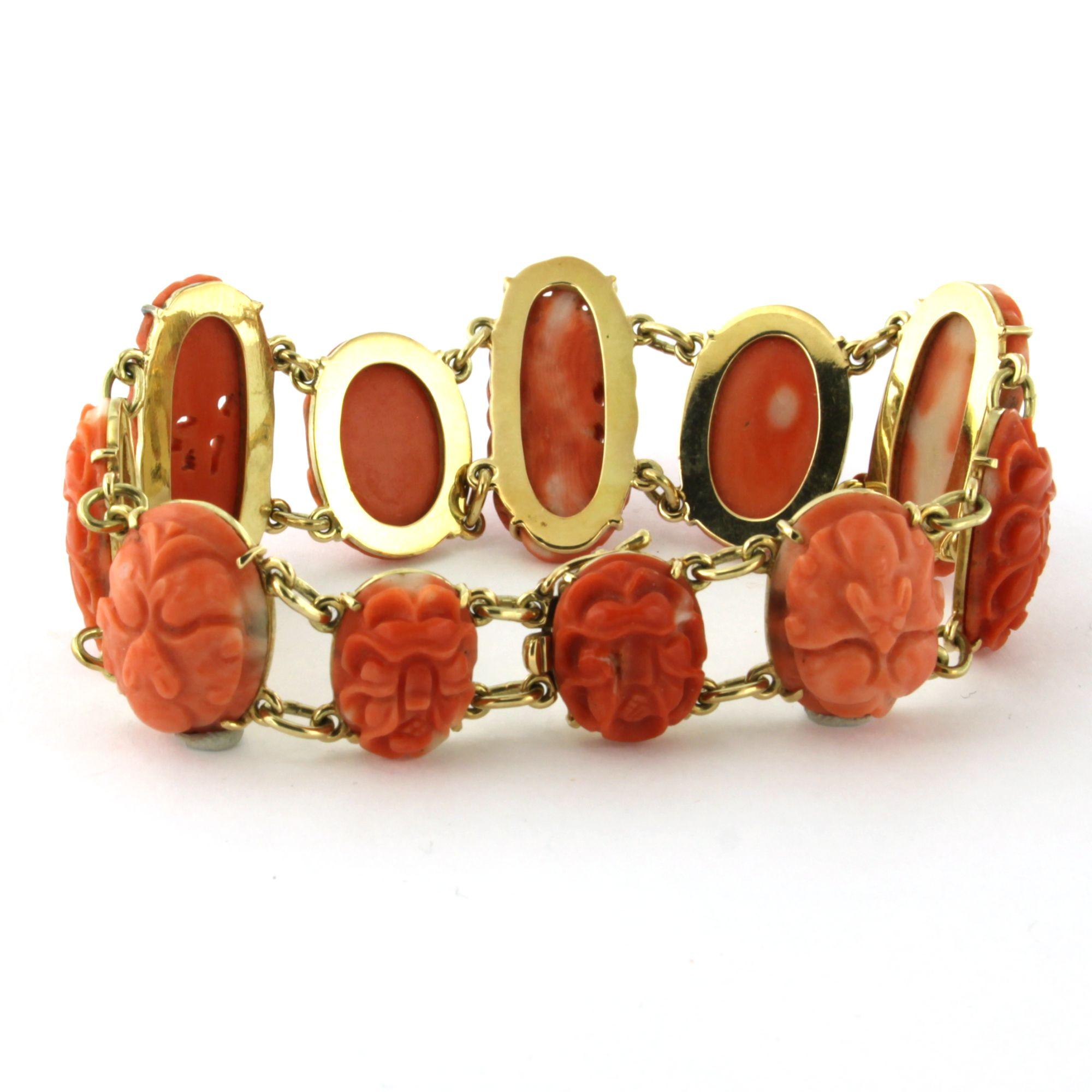 Taille cabochon Bracelet avec fleur de corail sculptée - or 14k - 19,5 cm en vente