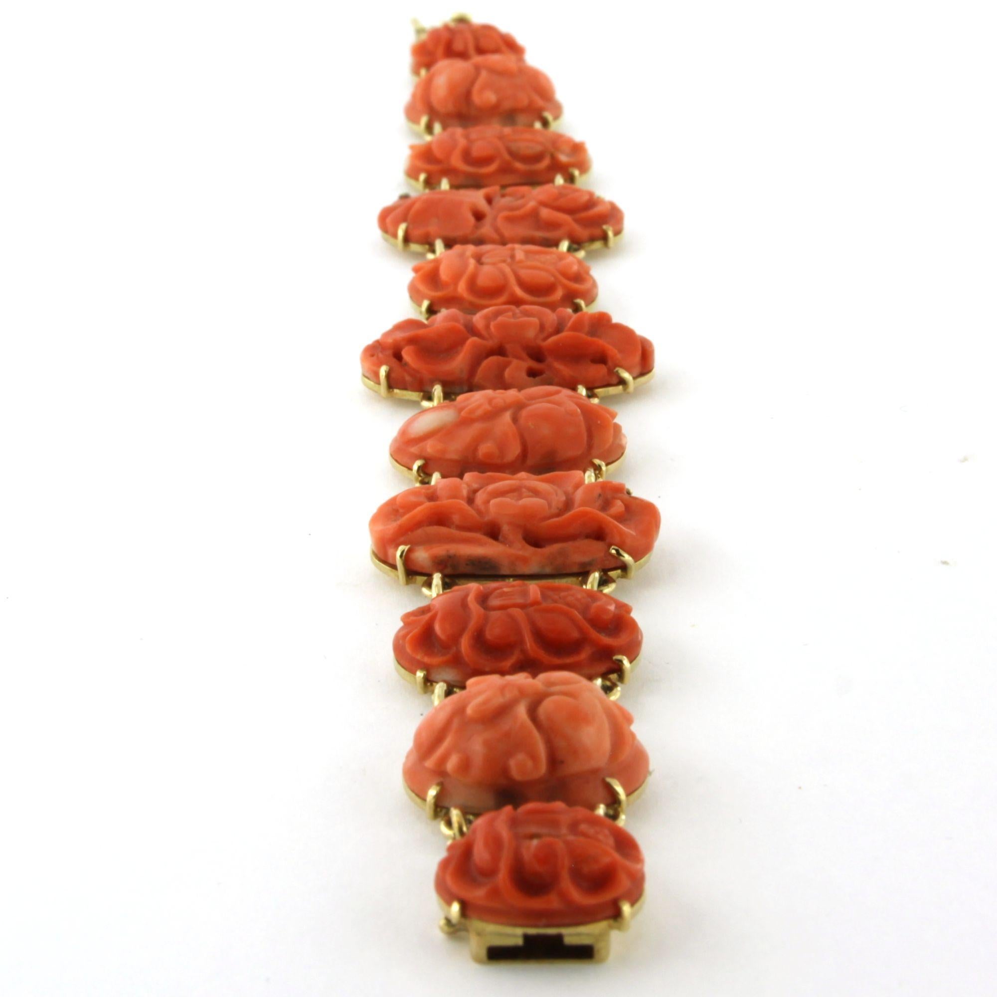 Bracelet avec fleur de corail sculptée - or 14k - 19,5 cm Excellent état - En vente à The Hague, ZH