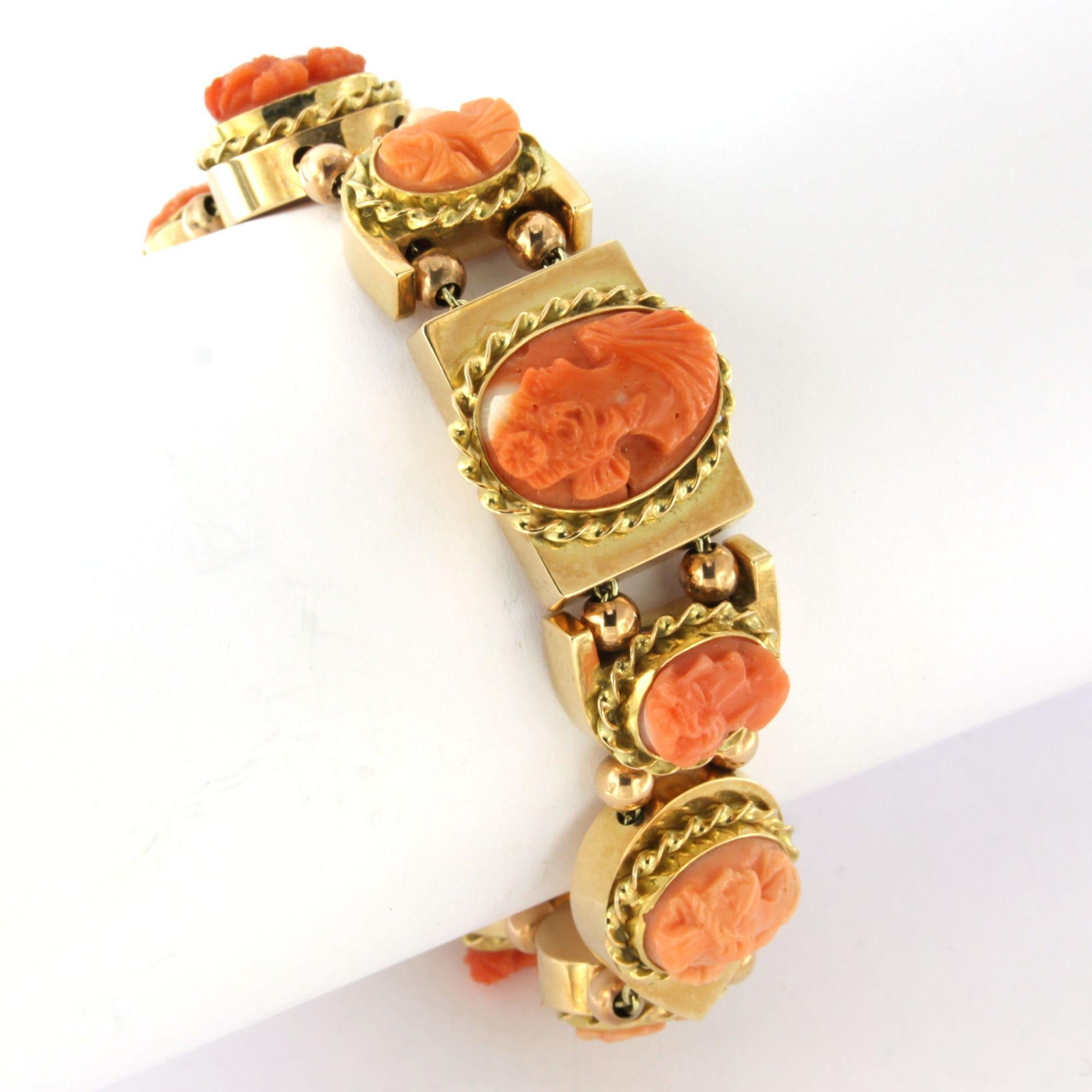 Armband aus 14k Gold mit geschnitzten Korallenportraits - 19 cm lang

Ausführliche Beschreibung

Das Armband ist 19 cm lang und max. 2,0 cm breit.

Gesamtgewicht: 44.3 Gramm

Set mit:

- 11 x Corallium rubrum Porträtschnitzereien, Größen 8,0 mm x 11