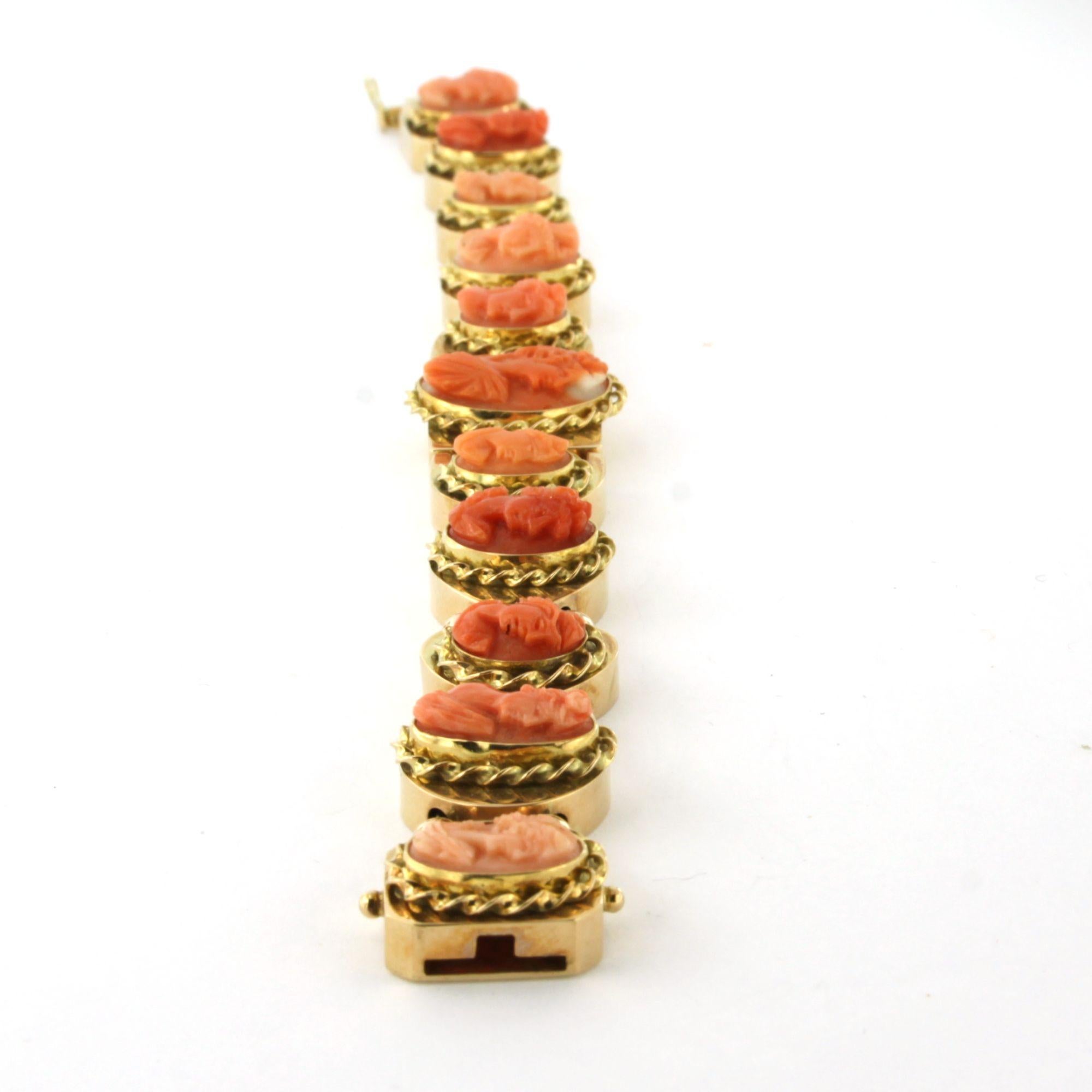 Armband mit geschnitztem Korallenporträt - 14k Gold - 19 cm (Cabochon) im Angebot