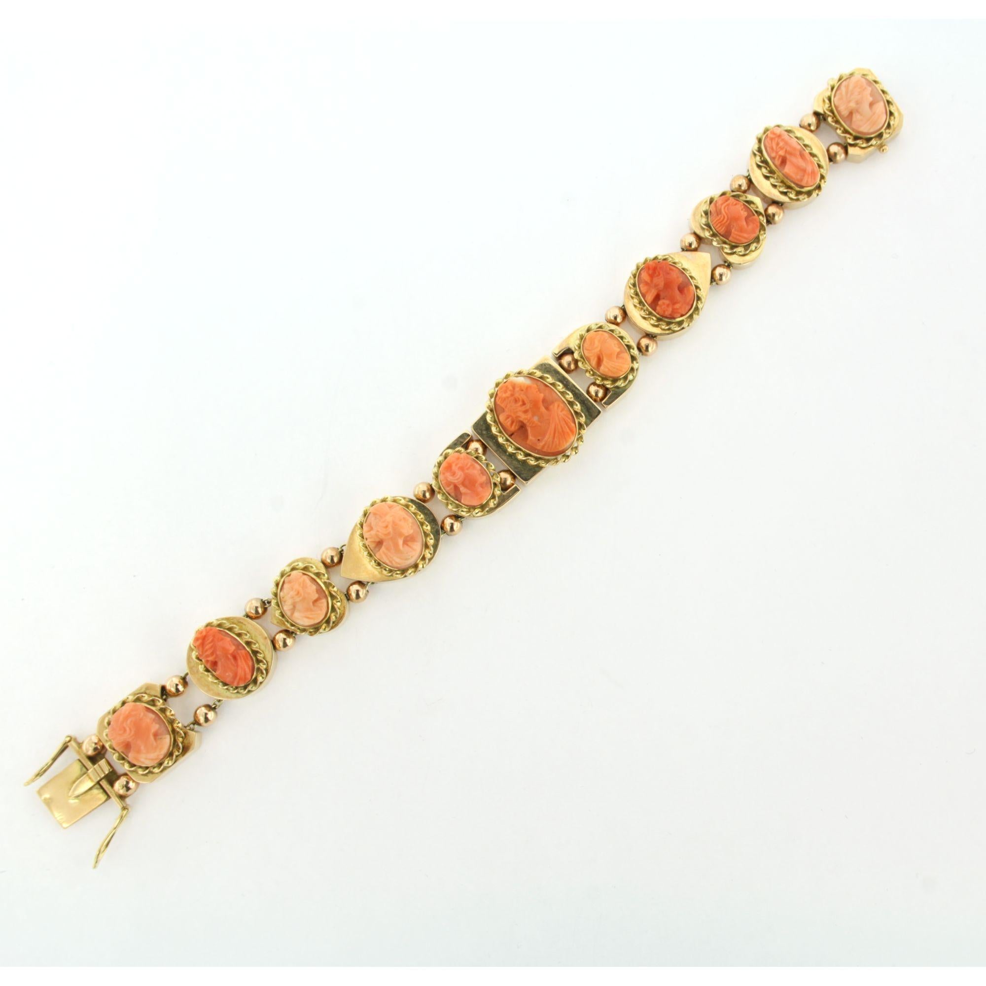 Armband mit geschnitztem Korallenporträt - 14k Gold - 19 cm im Angebot 2