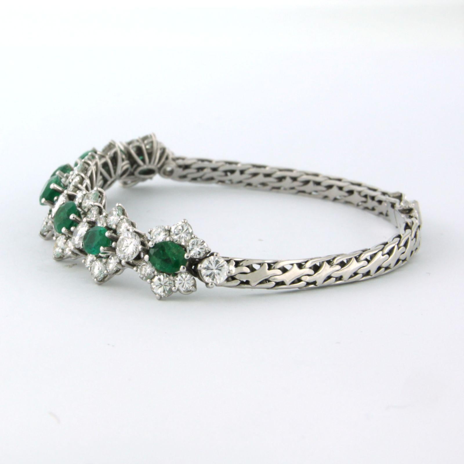 Women's Bracelet with emerald and brilliant cut diamonds up to 6.00ct 18k white gold For Sale