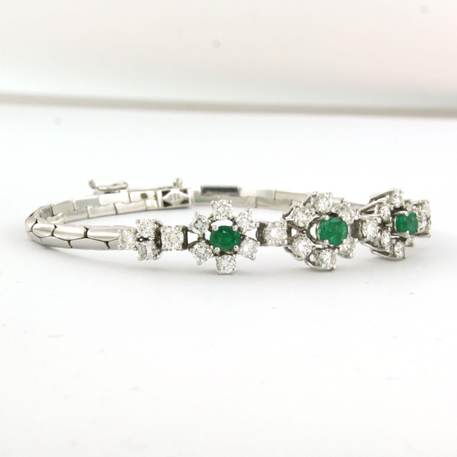Brilliant Cut Bracelet with emerald and diamonds 18k white gold For Sale