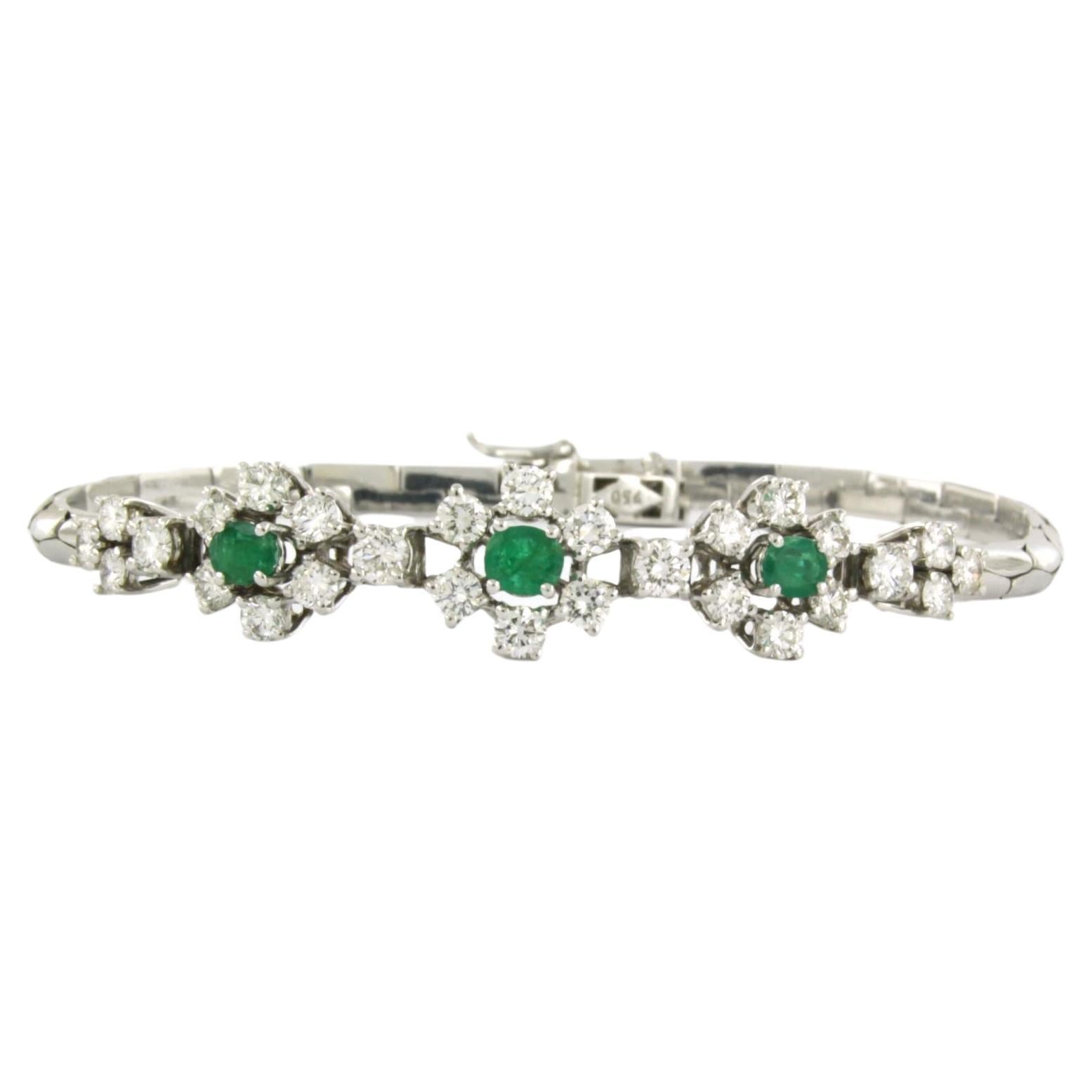 Bracelet with emerald and diamonds 18k white gold