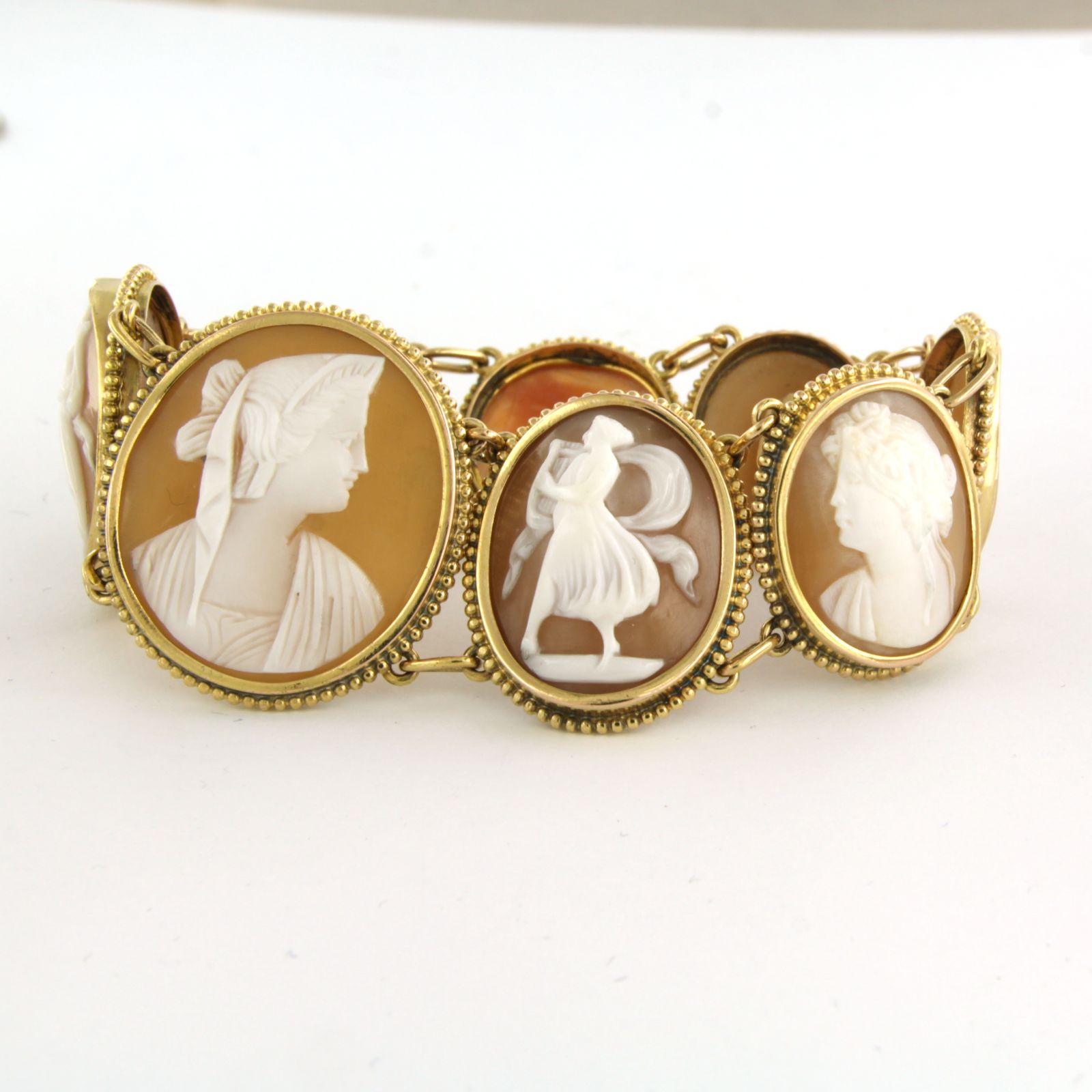 Women's Bracelet with ladies portrait camee For Sale