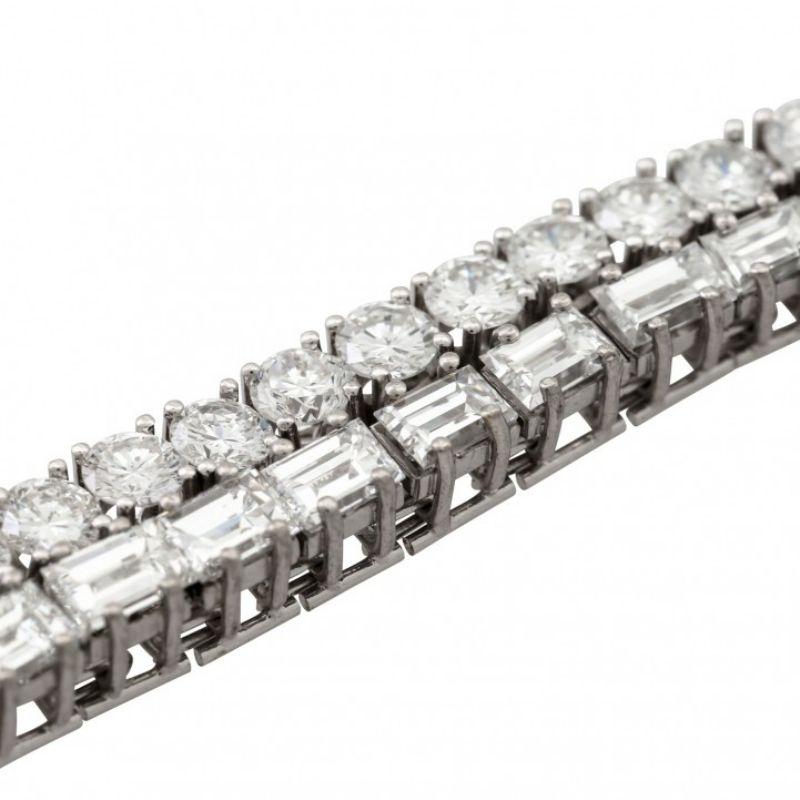 Women's Bracelet with Numerous Diamonds Total Approx. 23.5 Ct For Sale