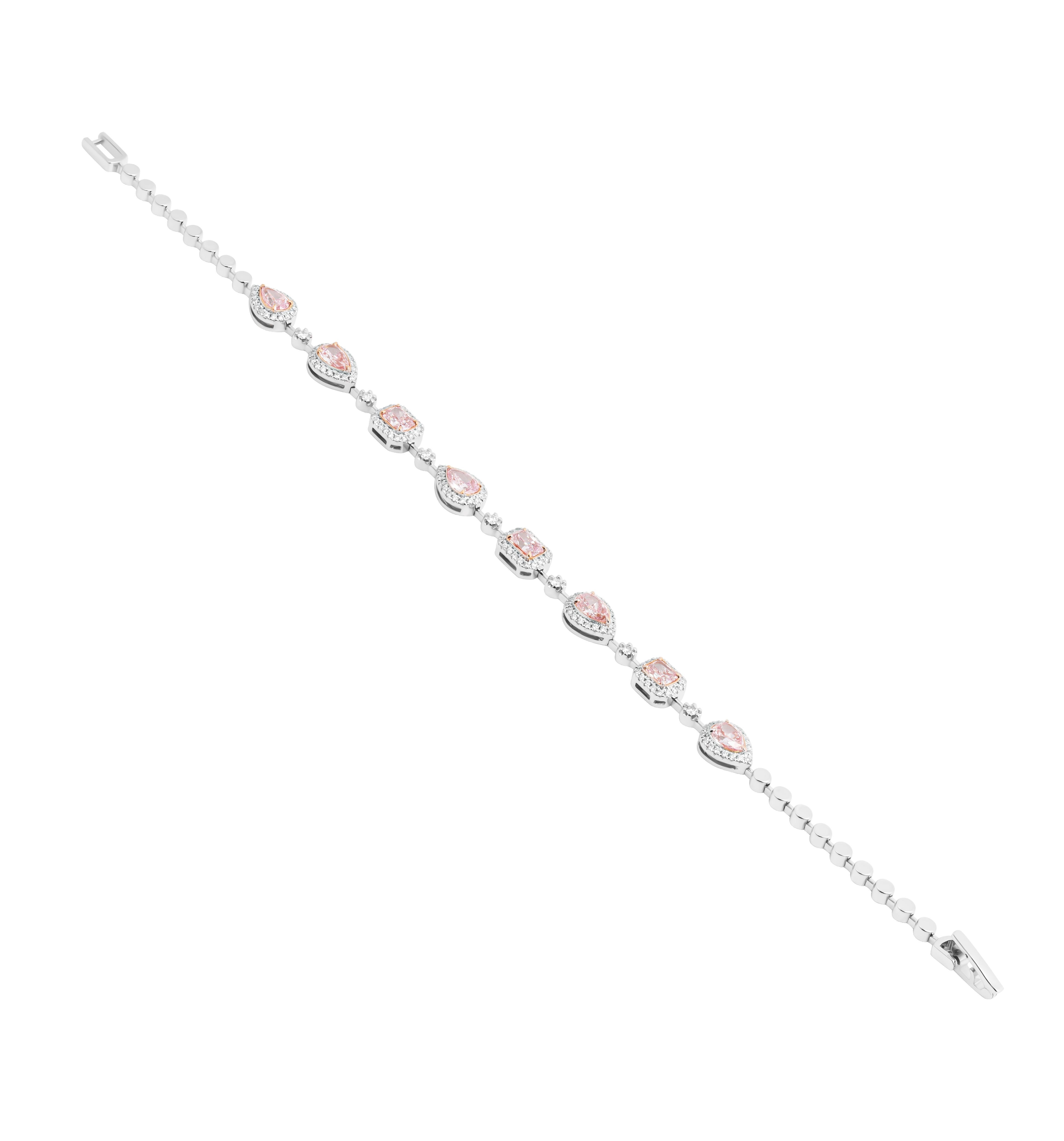 Pulsera con diamantes de forma fantasía rosa en oro rosa y blanco de 18 quilates
Diamantes Rosas con un total de 2,03ct 
Diamantes blancos con un total de 0,54ct 
7in de largo
