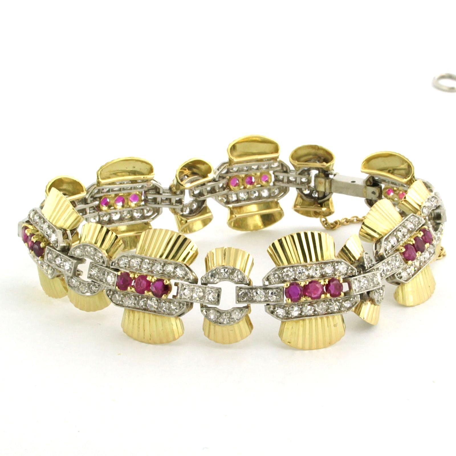 RETRO 18k gold and platinum link bracelet set with ruby ​​and single-cut diamonds up to 0.40 ct – F/G – VS/SI – 19 cm long

Detailed description

The top of the bracelet is 1.8 cm wide and 6.4 mm high.

The bracelet is 19 cm long with a safety
