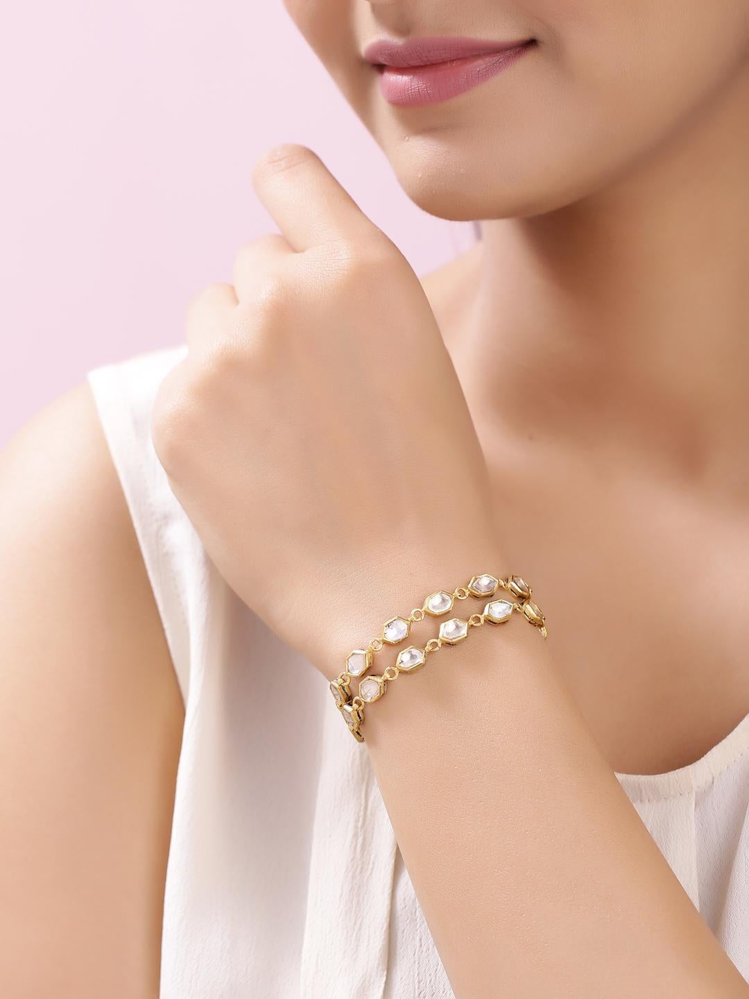 Bracelet en or jaune 22 carats avec diamants non taillés et émail, fabriqué à la main Neuf - En vente à Jaipur, IN