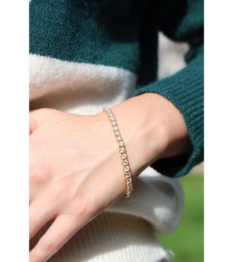 Bracelet yellow gold 750 thousandths (18 carats). 41 diamonds of approximately 0.15 ct each one. total weight diamonds: 6.15 cts. length: 18 cm; width: 0.41 cm. total weight jewel: 14.01 g. punch head of eagle. excellent state
