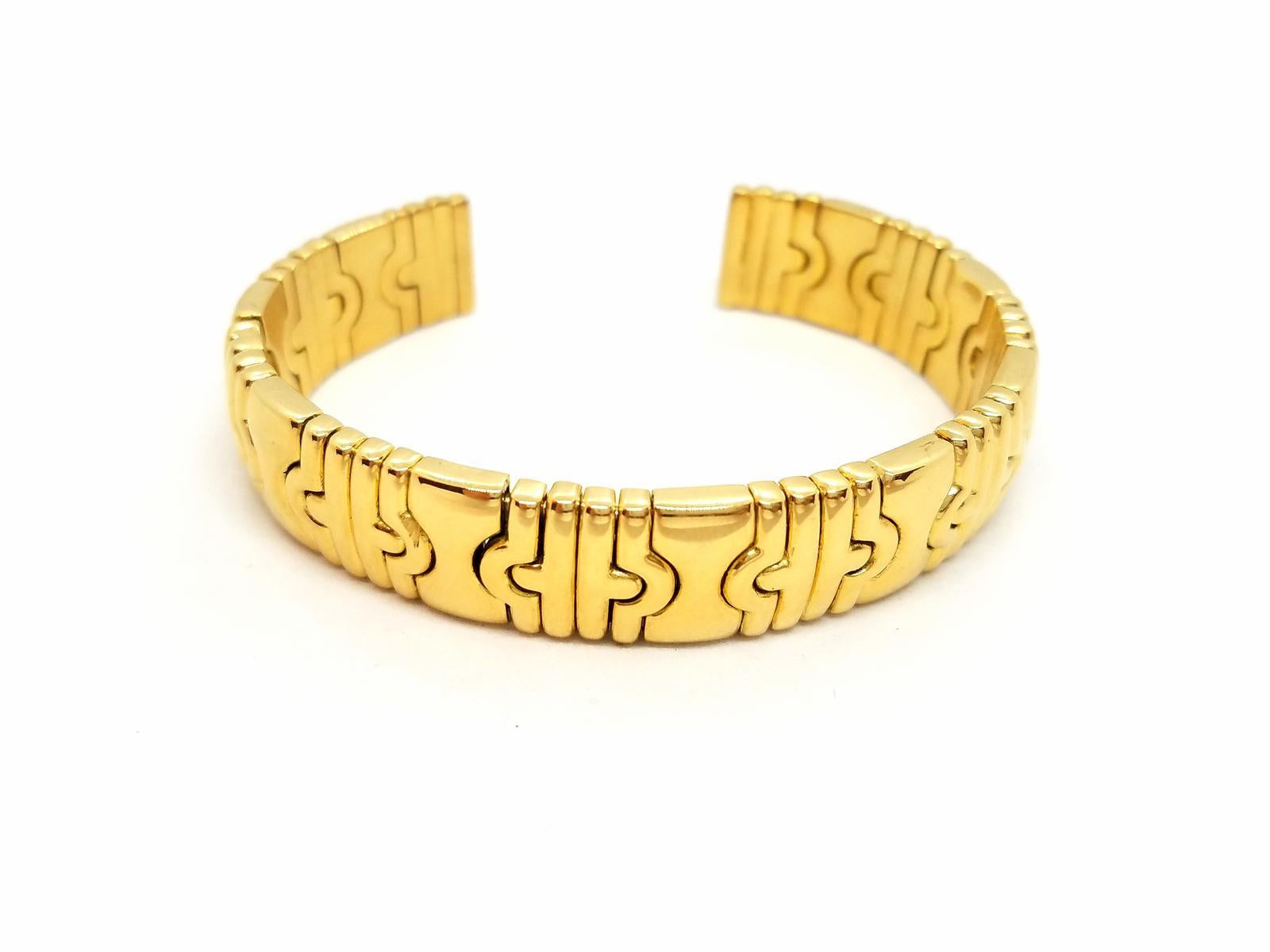 Bracelet semi rigid open. golden yellow 750 mils (18K) solid. patterned. wrist circumference up to 20 cm. inner diameter: 6 cm x 5 cm. width: 1.3 cm. total weight: 73.14 g. punch eagle's head. excellent condition
