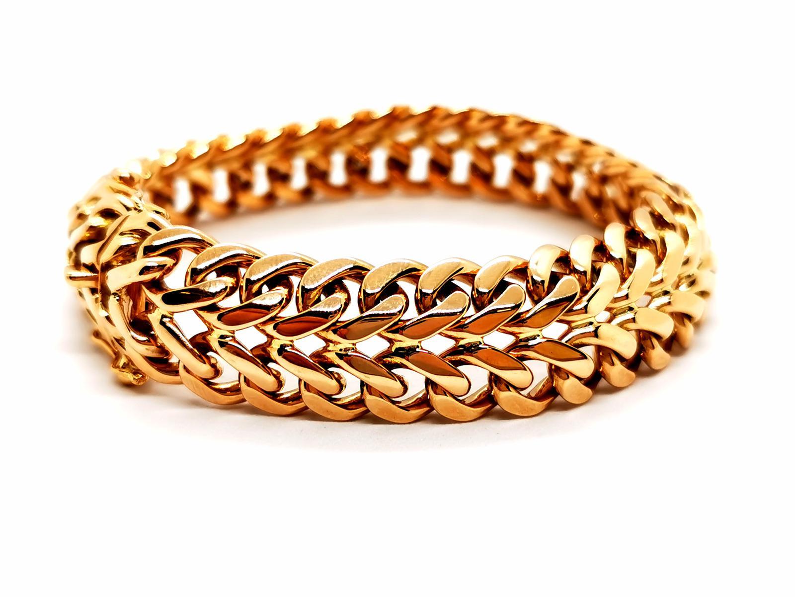 Bracelet en or jaune 750 millièmes (18 carats). bracelet à maille souple. composé d'une succession de maillons ronds intercalés. longueur : 20 cm. largeur : 1,36 cm. épaisseur : 0,52 cm. poids total : 69,39 g. fermoir à patte avec deux huit de