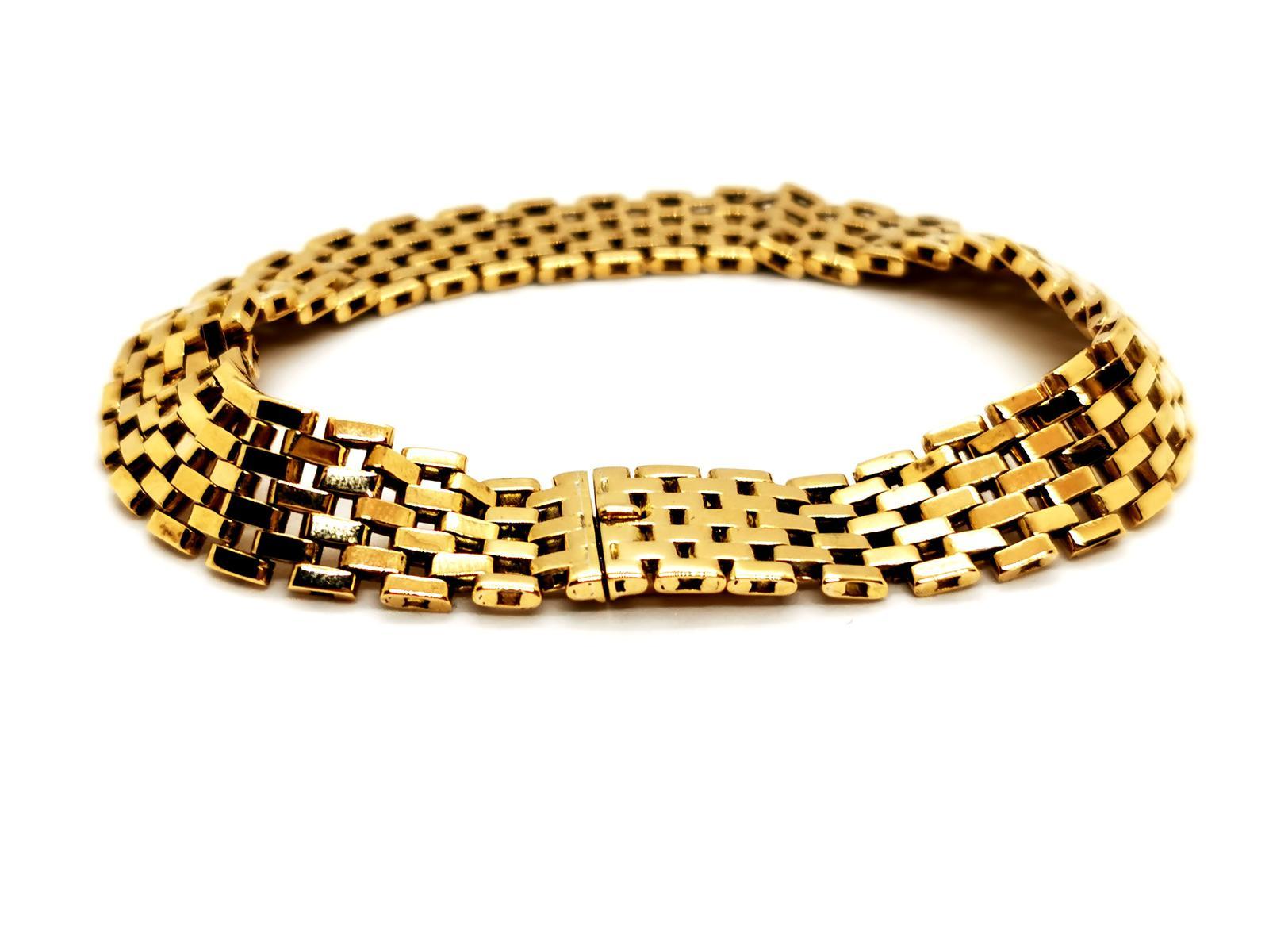 Bracelet wide golden yellow 750 mils (18K). composed of a succession of rectangular flat links. length: 17.5 cm. width: 1.24 cm. total weight: 23.81 g. eagle punch head. excellent condition.
