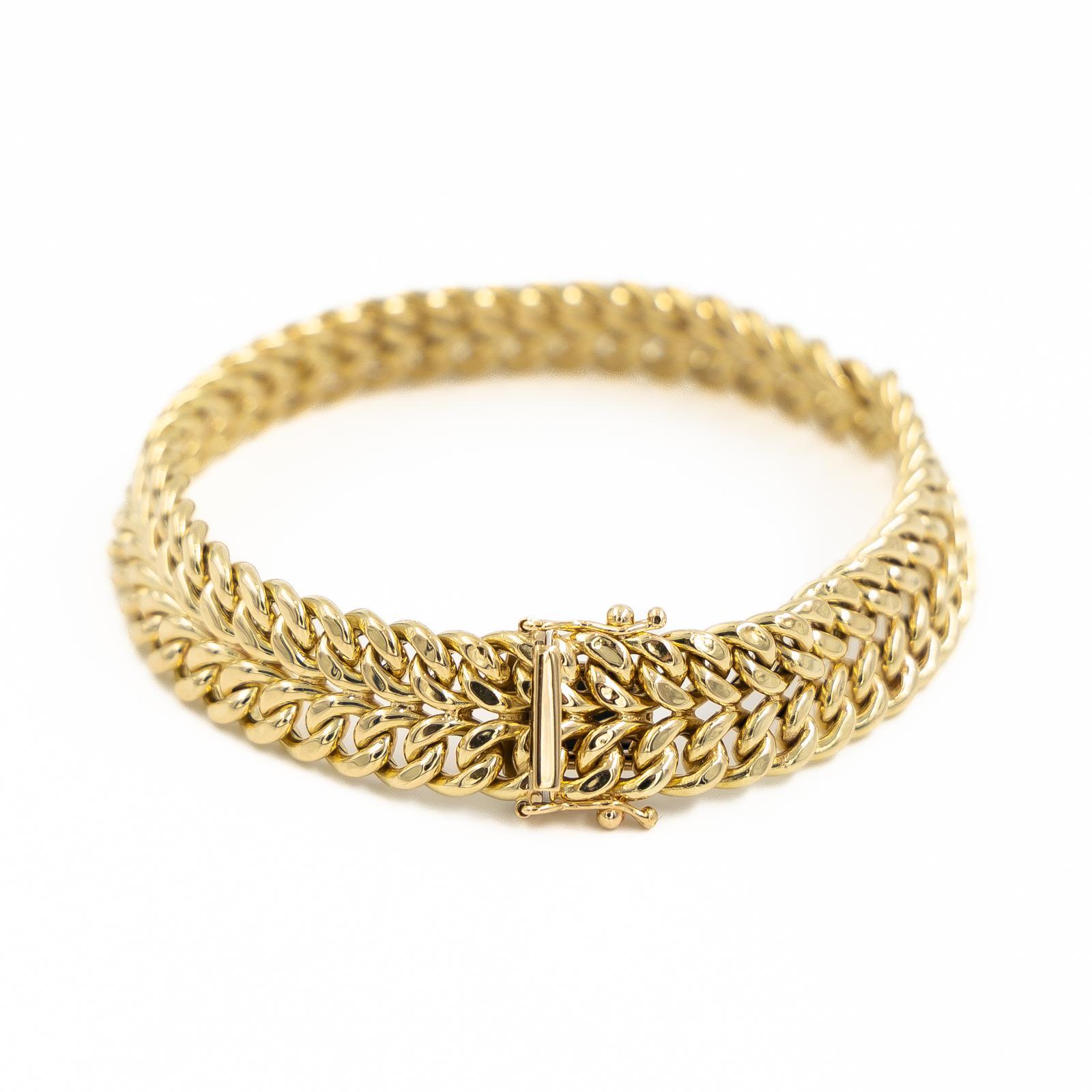 Bracelet in yellow gold 750 thousandths (18 carats). mesh 8. Length: 19 cm. Width: 1.2 cm. Double eight of safety. Total weight: 17.28 g. Owl hallmark. Excellent condition
