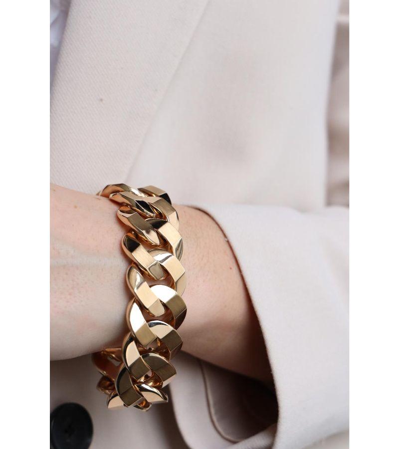 Bracelet in yellow gold 750 thousandths (18 carats). curb chain. length: 20 cm. width: 2.5 cm. Total weight: 95.09 g. Rhinoceros hallmark. Excellent condition

