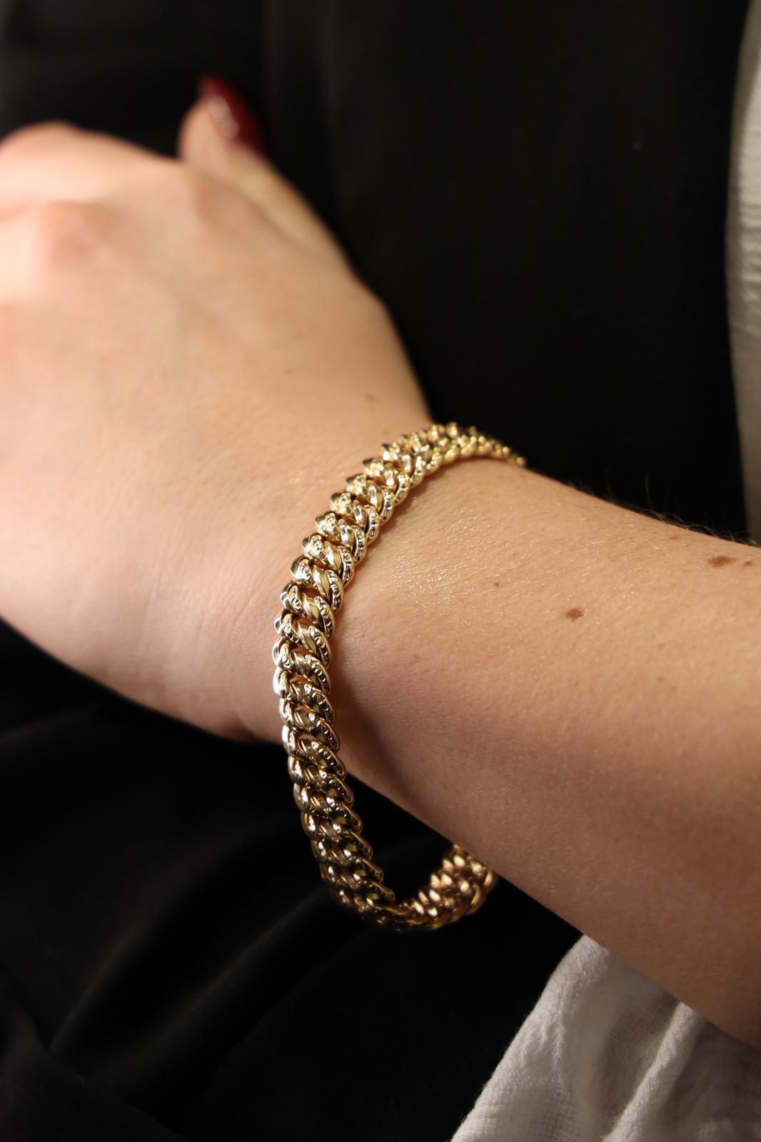 Bracelet in yellow gold 750 thousandths (18 carats). American mesh with eight safety. length: 19 cm. width: 0.95 cm. total weight: 20.13 g. eagle head hallmark. excellent condition.
