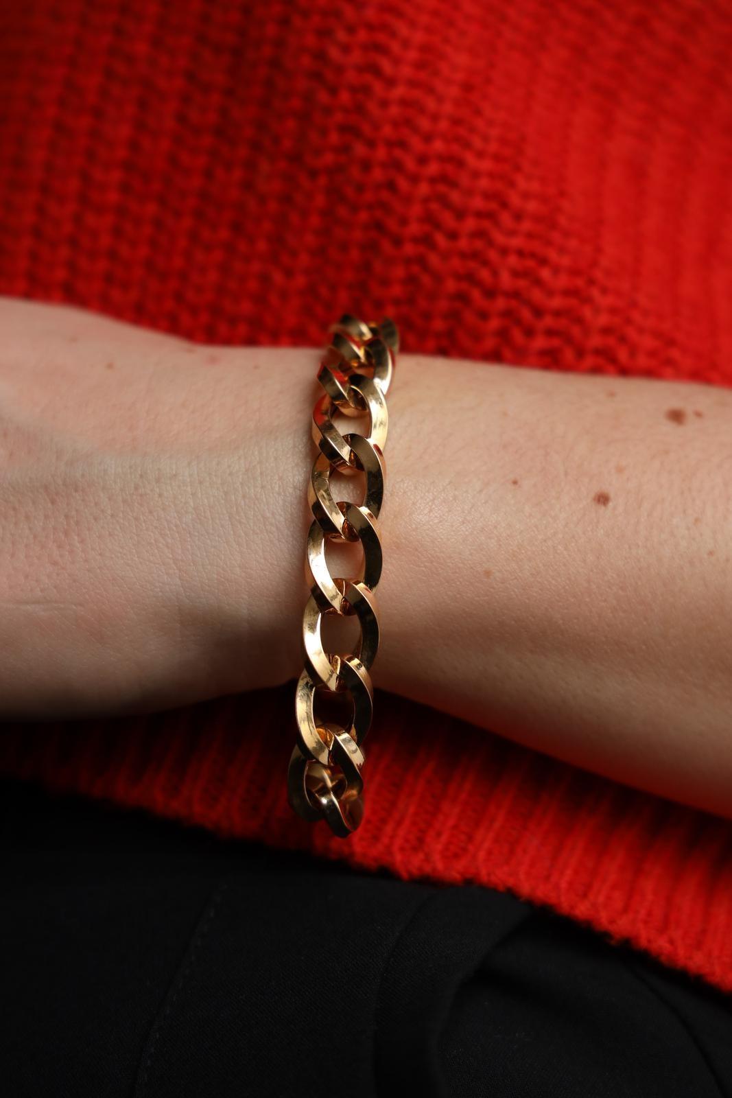 Armband Gelbgold 750 Tausendstel (18 Karat). Maschengourmette. Länge: 19 cm. Breite: 1,13 cm. Gesamtgewicht: 23,57 g. Verschluss mit Acht der Sicherheit. Adlerkopf und Nashornpunzen. ausgezeichneter Zustand