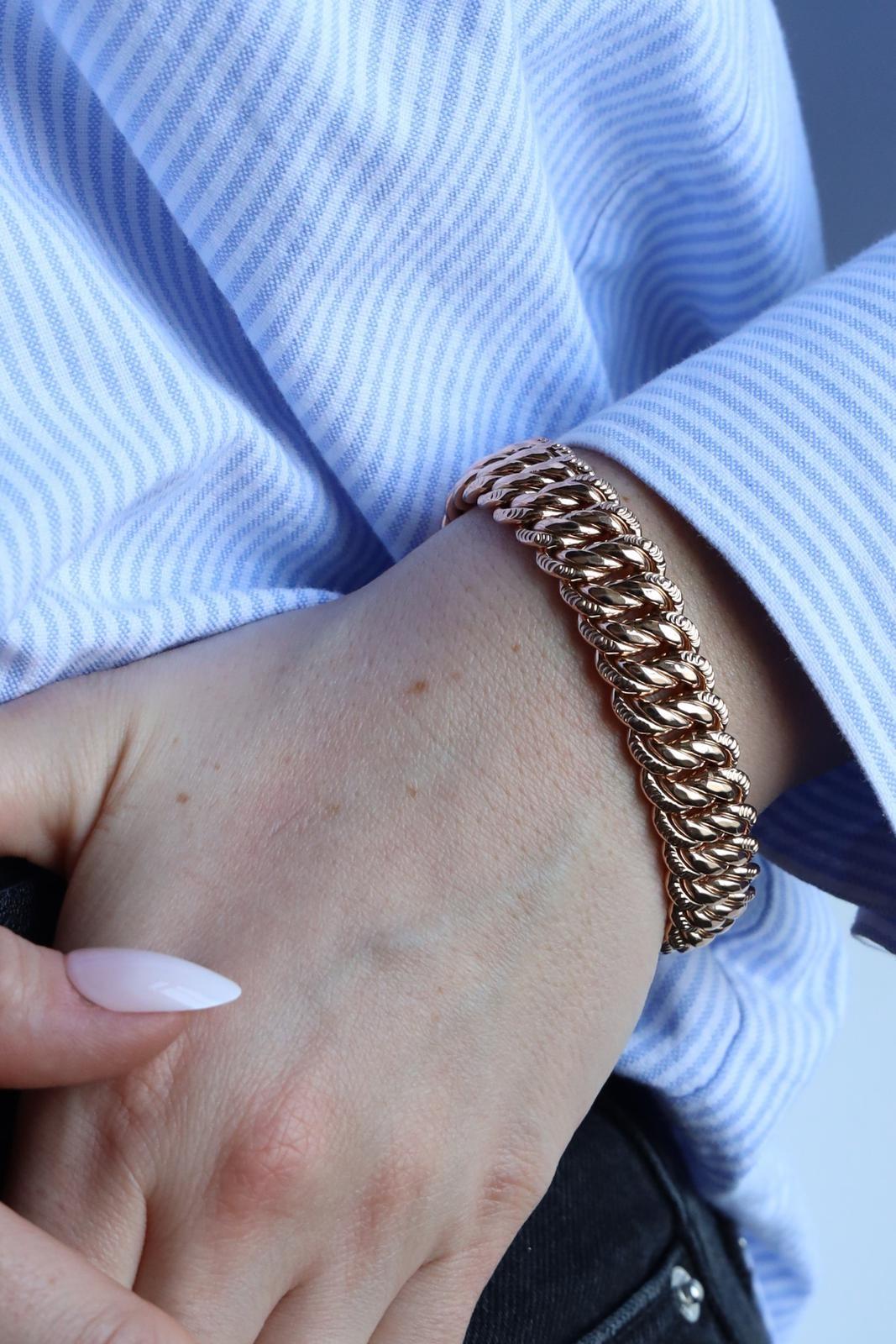 Armband gelbes Gold 750 Tausendstel (18 Karat). hohles amerikanisches Netz. Länge: 18 cm. Breite: 1,36 cm. Schließe mit Zunge mit doppelter Acht der Sicherheit. Gesamtgewicht: 26,75 g. Stempel Adlerkopf. ausgezeichneter Zustand