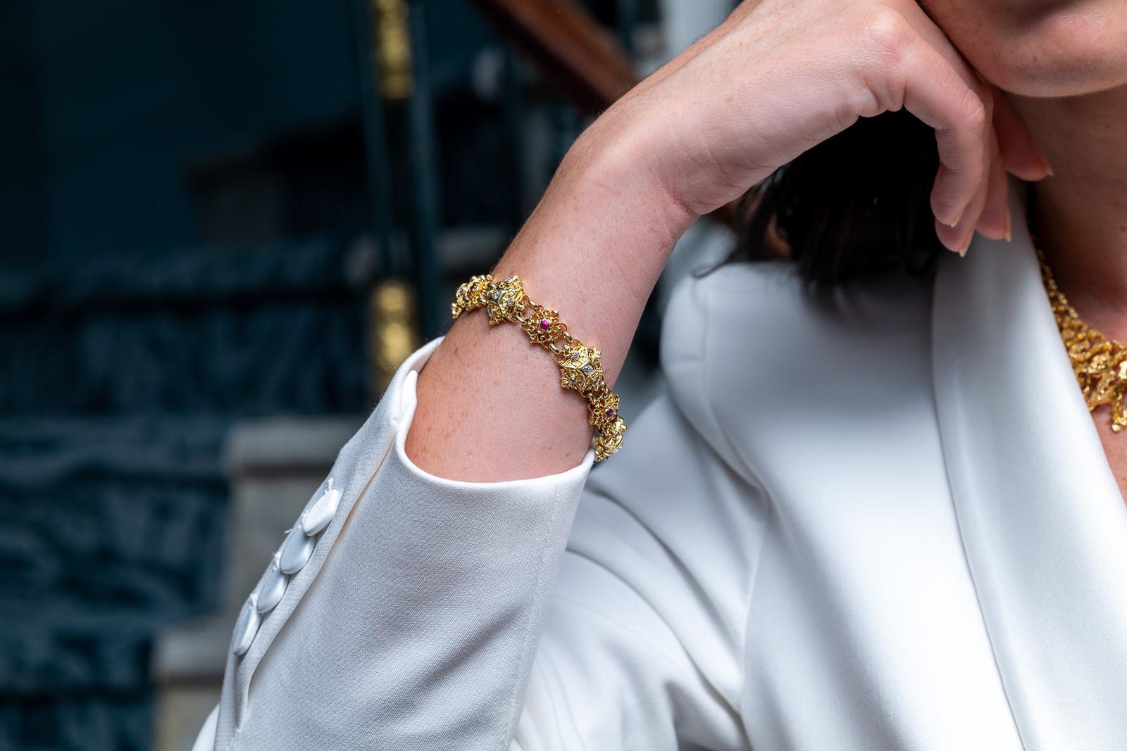 Bracelet en or jaune et diamants Excellent état - En vente à PARIS, FR
