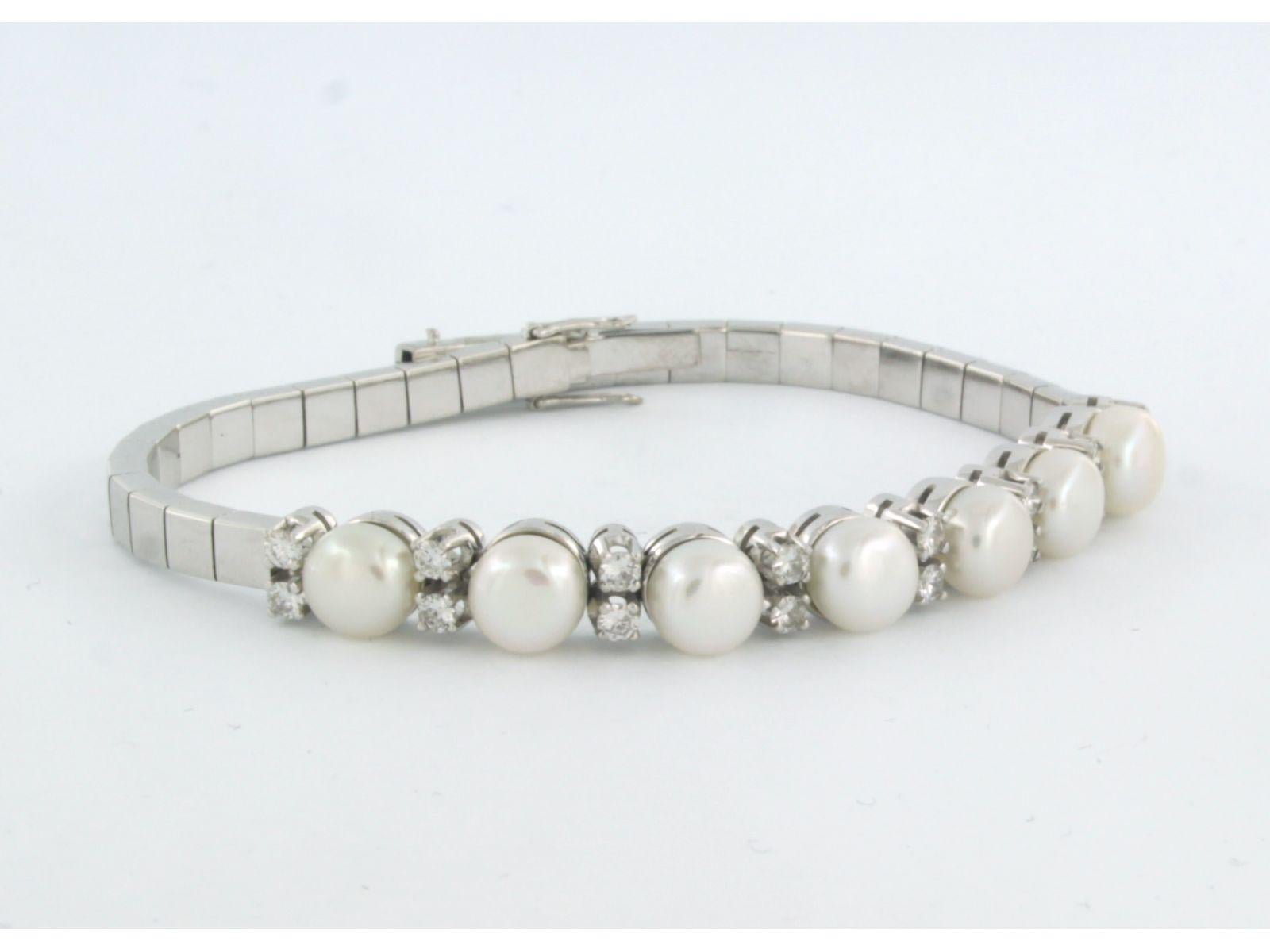 Bracelets set with pearls and diamonds 18k white gold In Good Condition For Sale In The Hague, ZH