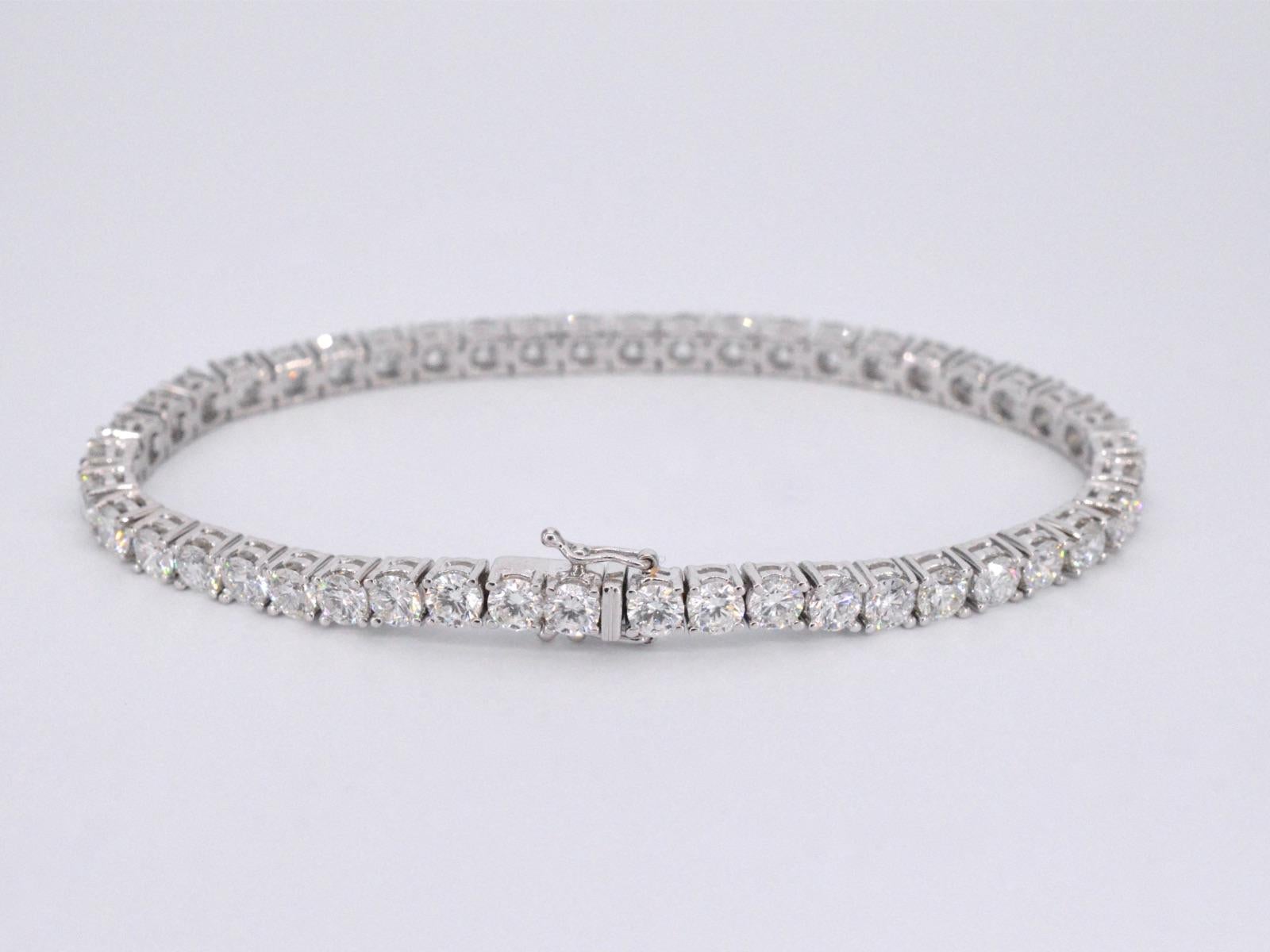Brilliant Cut Bracelets with 46 diamonds of 9.00 carat For Sale