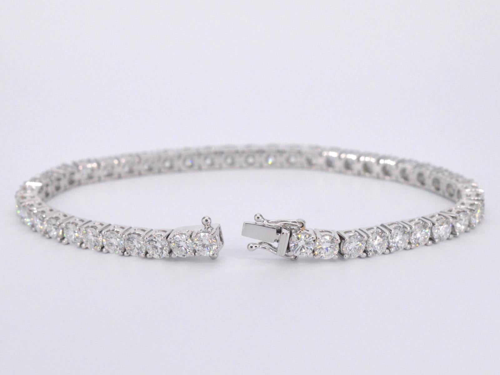 Bracelets with 46 diamonds of 9.00 carat In Excellent Condition For Sale In AMSTELVEEN, NH