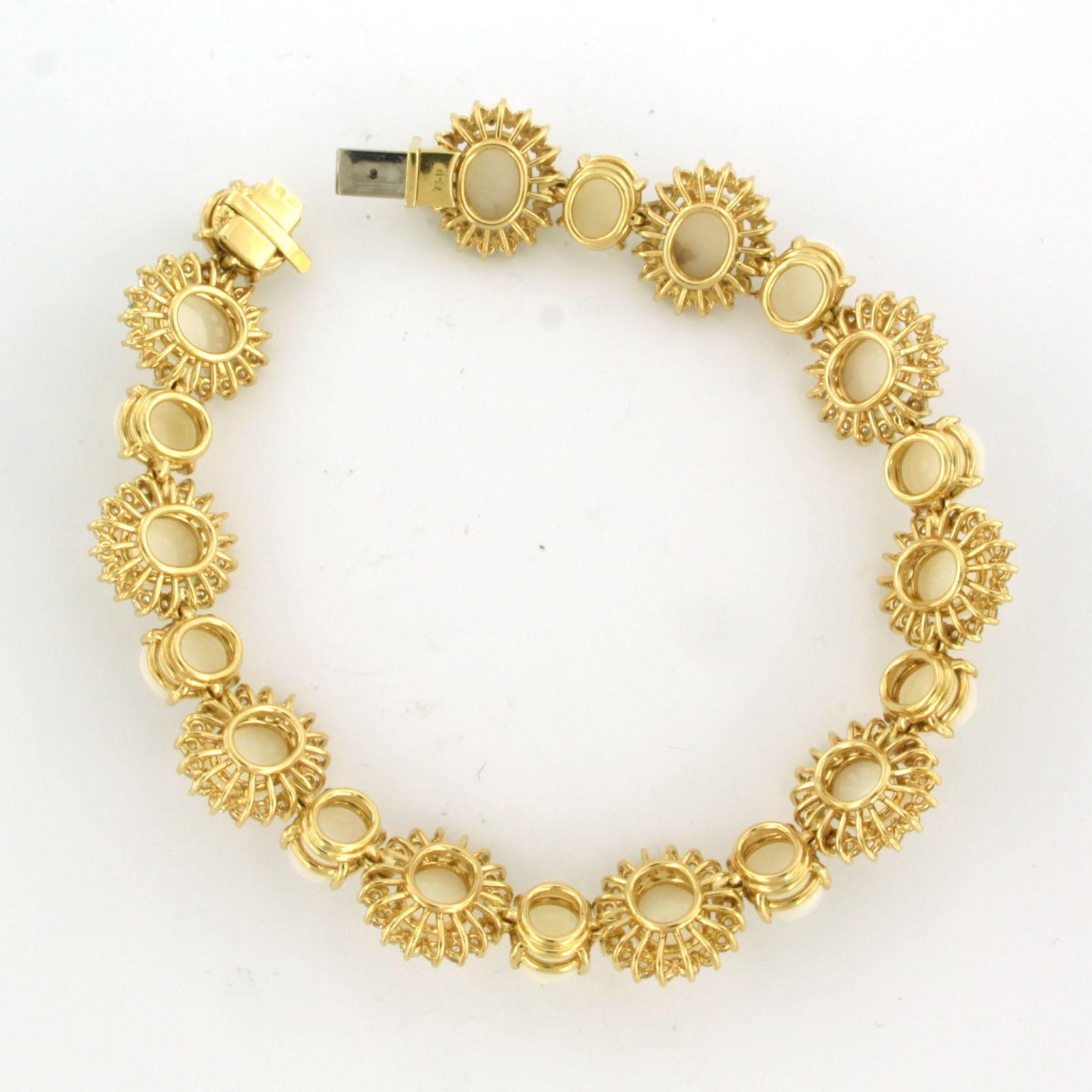 Brilliante sertie d'opale et de diamants taille brillant jusqu'à 5.00ct Or jaune 18k en vente 1